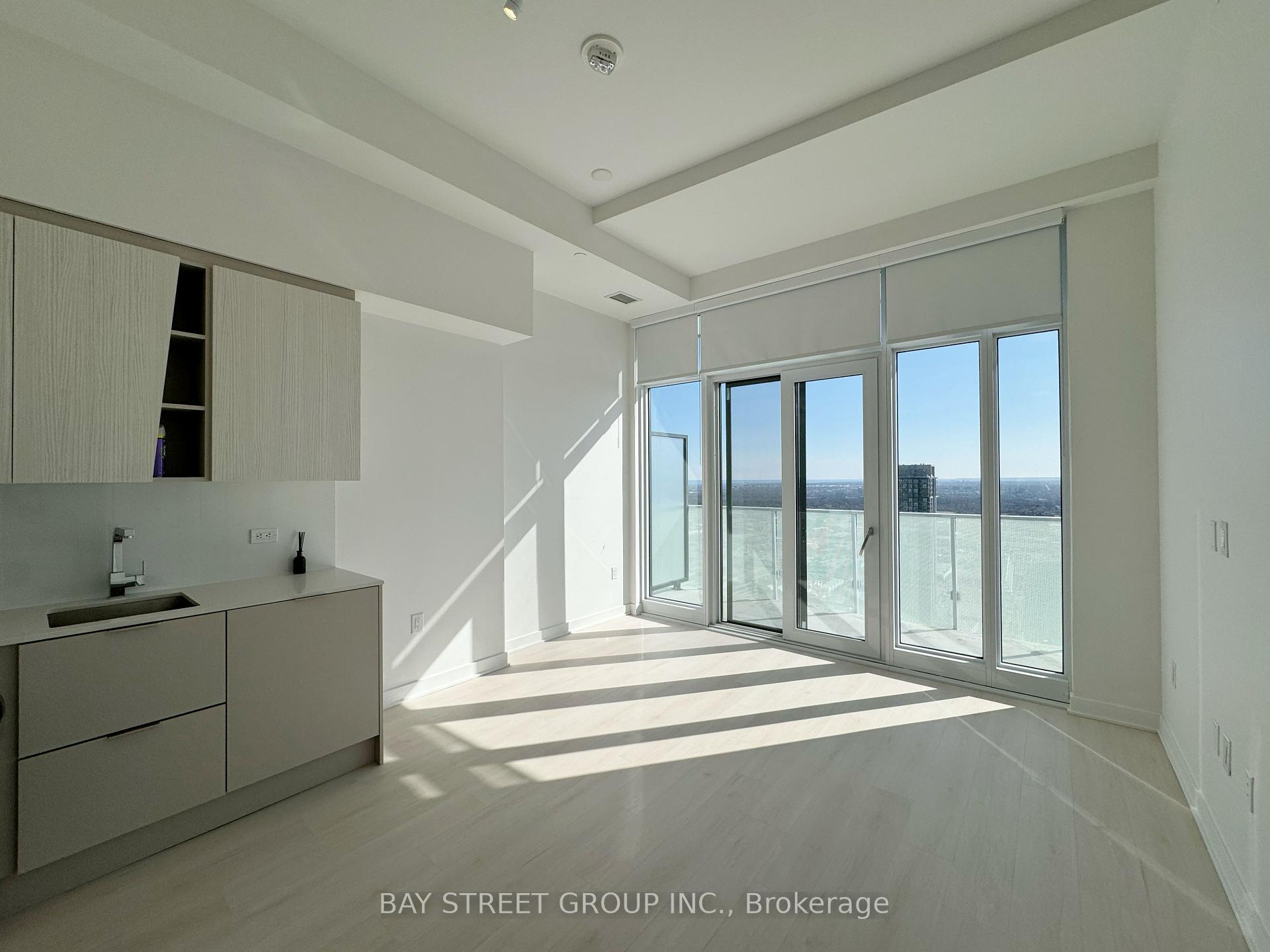 2 Bedrooms Condo at 3900 Confederation, Mississauga For sale