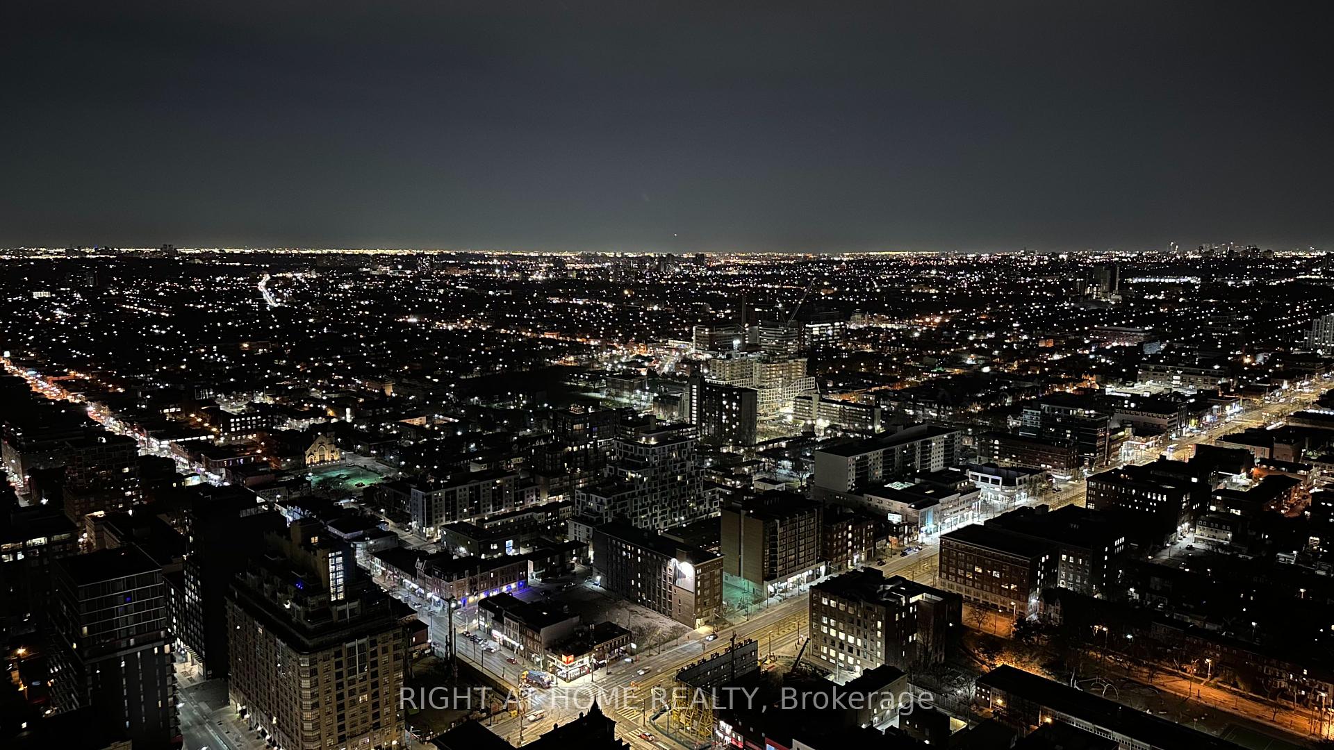 3 Bedrooms Condo at 108 Peter, Toronto For sale