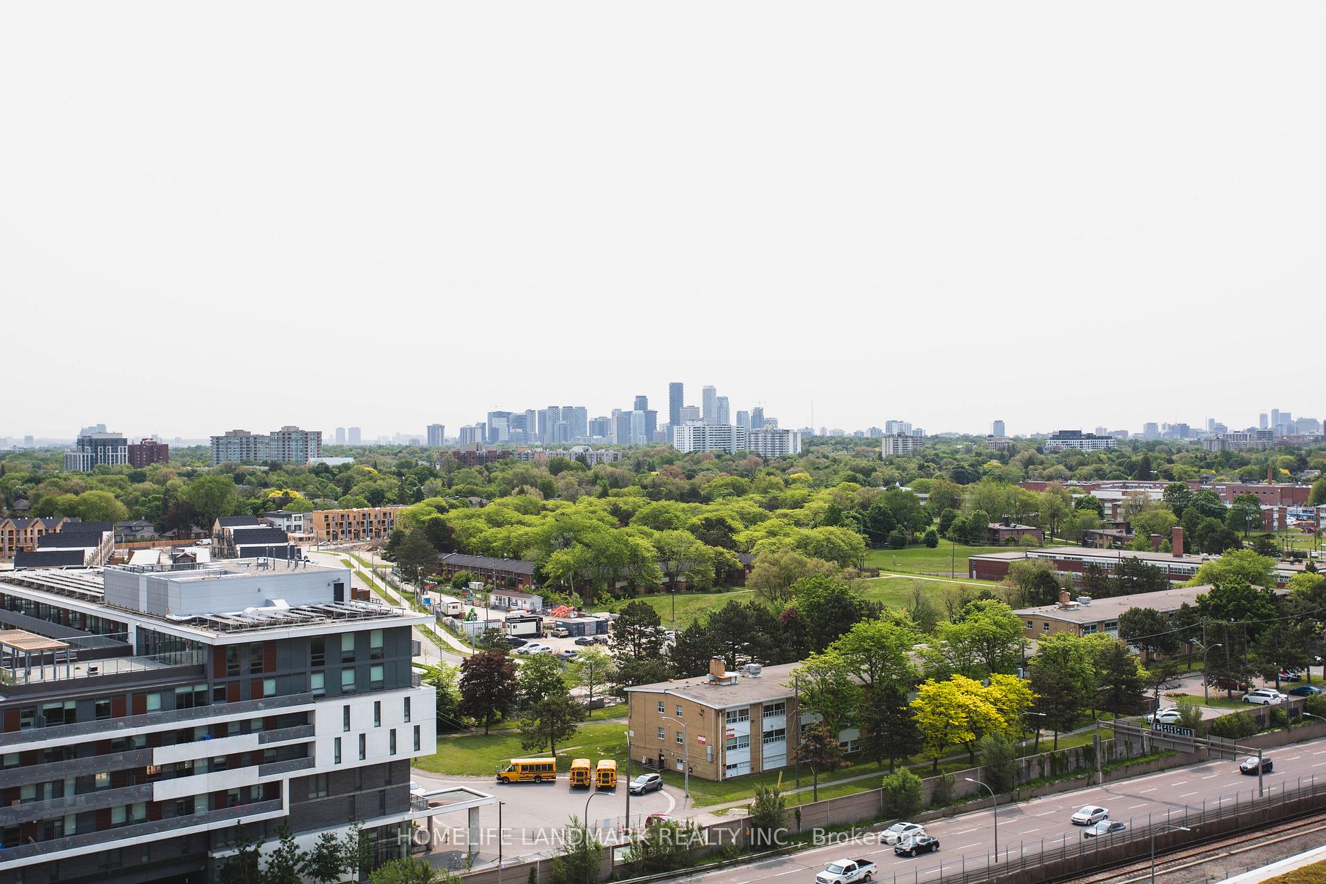 2 Bedrooms Condo at 160 Flemington, Toronto For sale