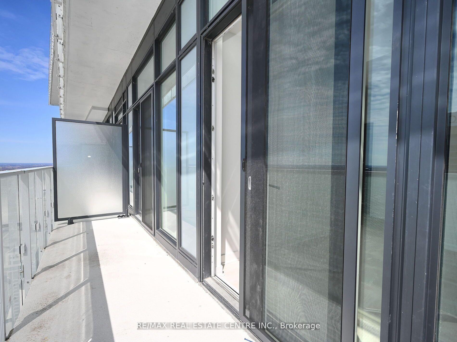 3 Bedrooms Condo at 3900 Confederation, Mississauga For sale