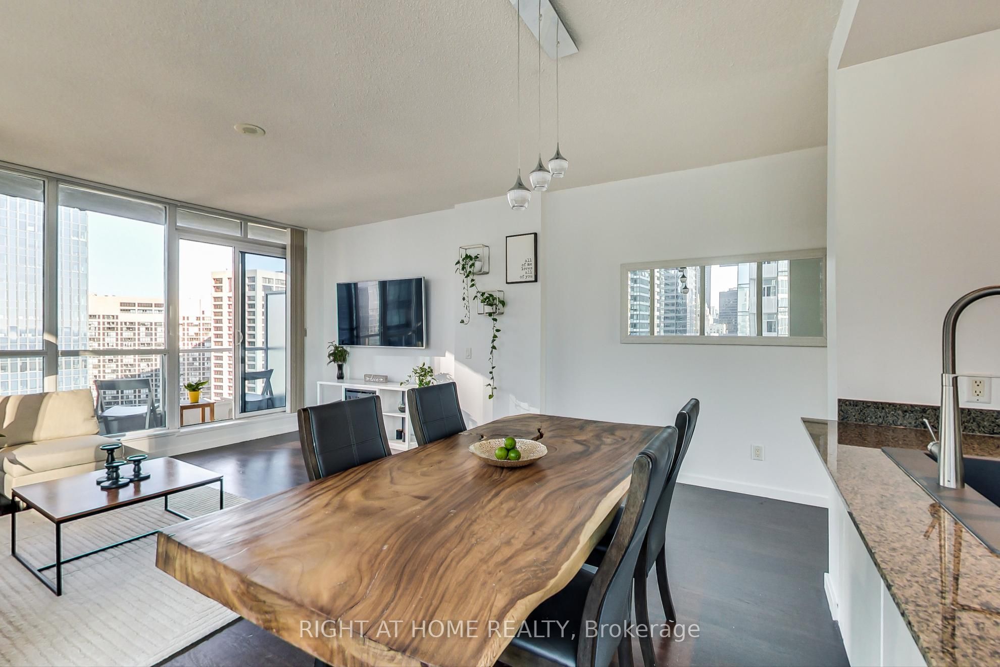 8 York Street W, #3102