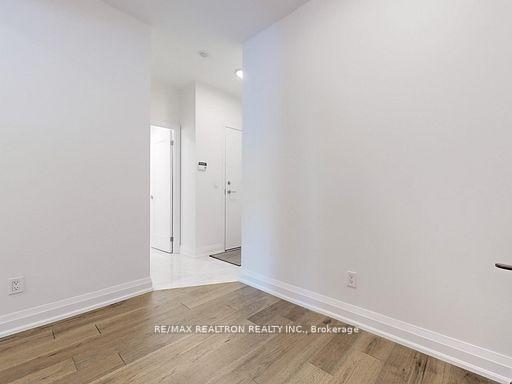 2 Bedrooms Condo at 225 Webb, Mississauga For sale