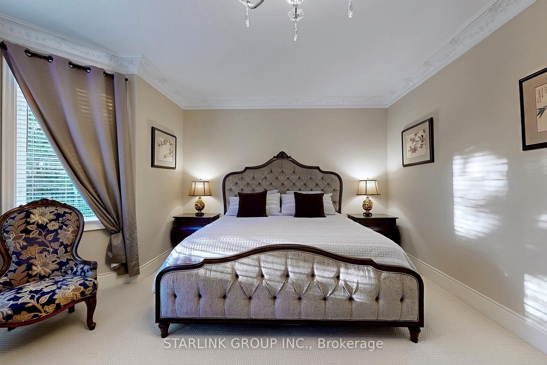 6 Bedrooms Condo at 729 Hidden Grove,  Mississauga For sale