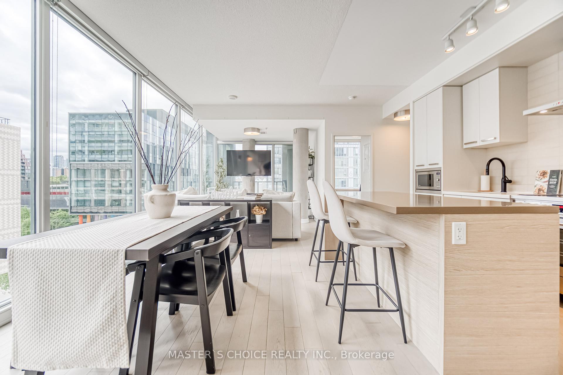 3 Bedrooms Condo at 455 Front, Toronto For sale