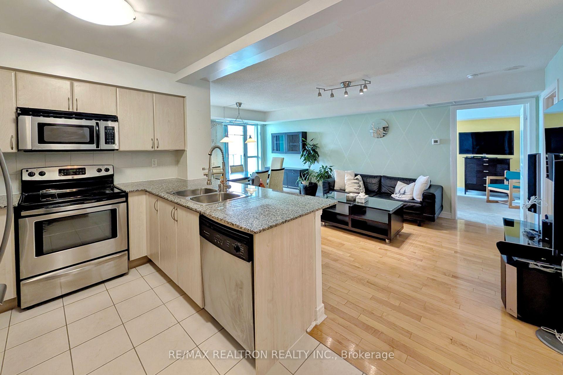 3 Bedrooms Condo at 35 Bales, Toronto For sale