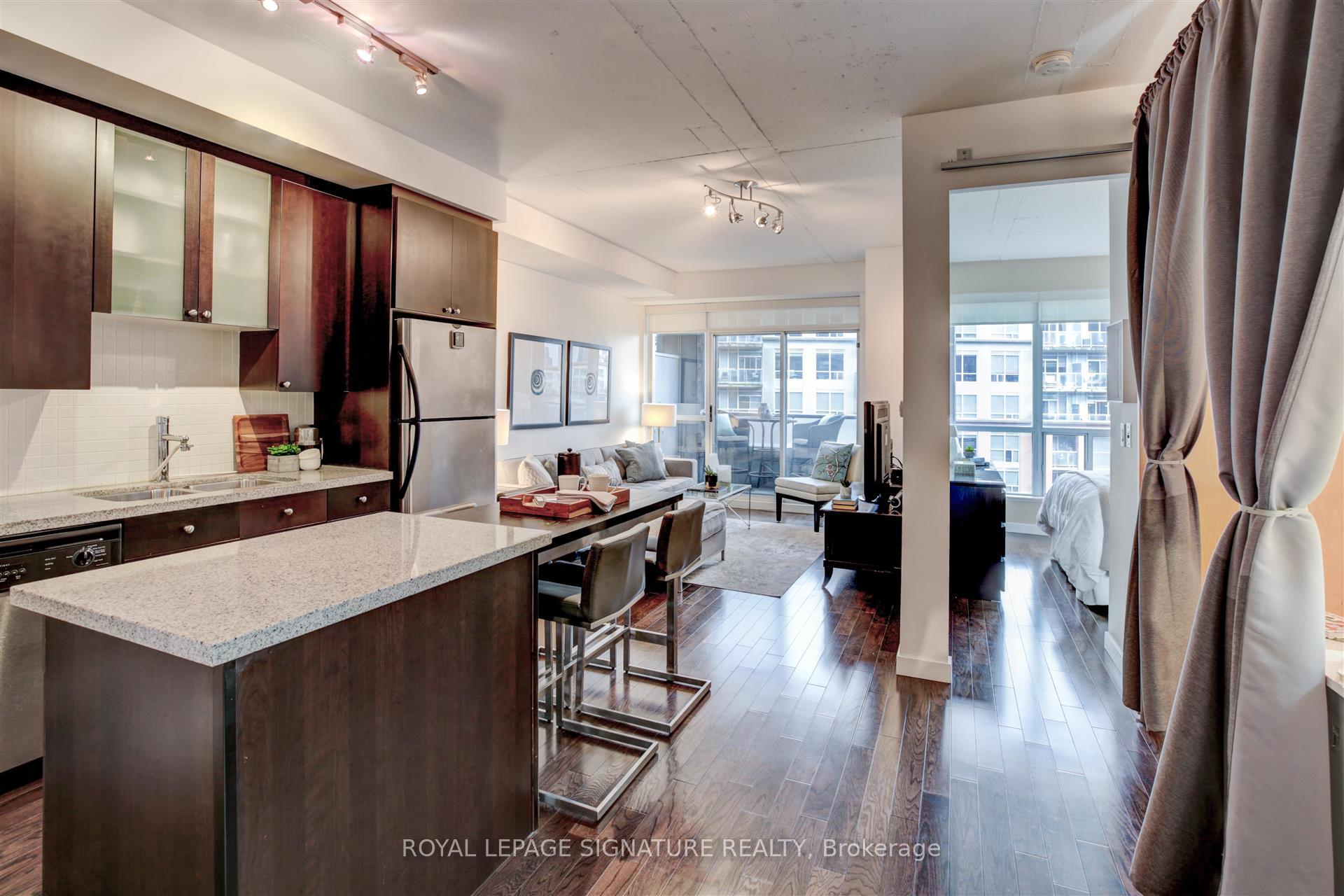 2 Bedrooms Condo at 1 Shaw, Toronto For sale