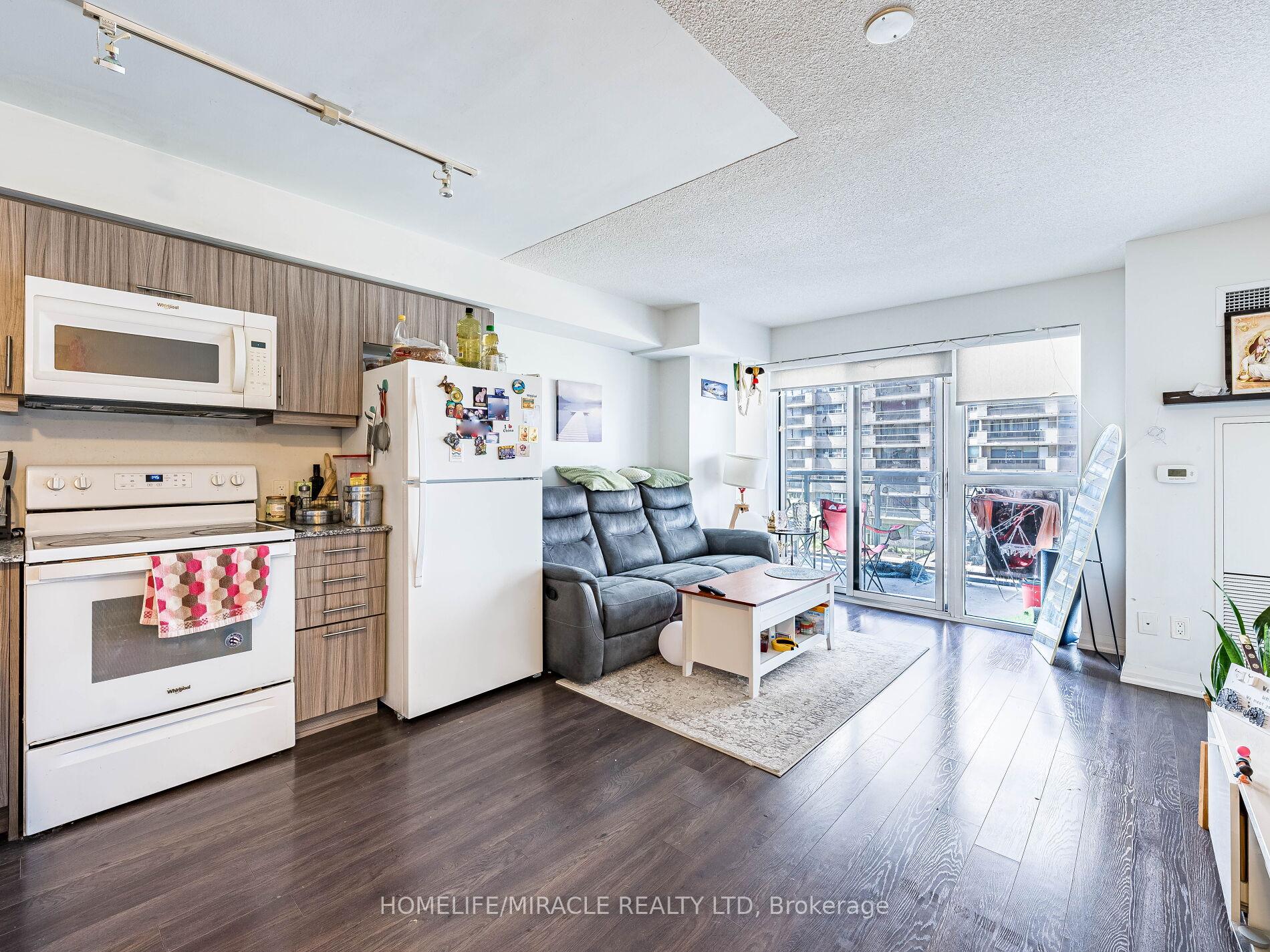 3 Bedrooms Condo at 30 Meadowglen, Toronto For sale