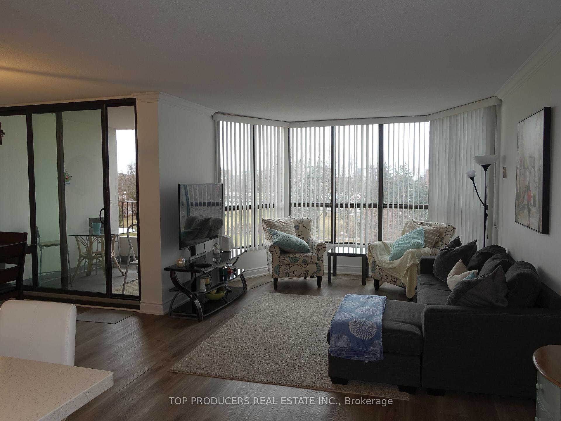2 Bedrooms Condo at 1333 Bloor,  Mississauga For sale