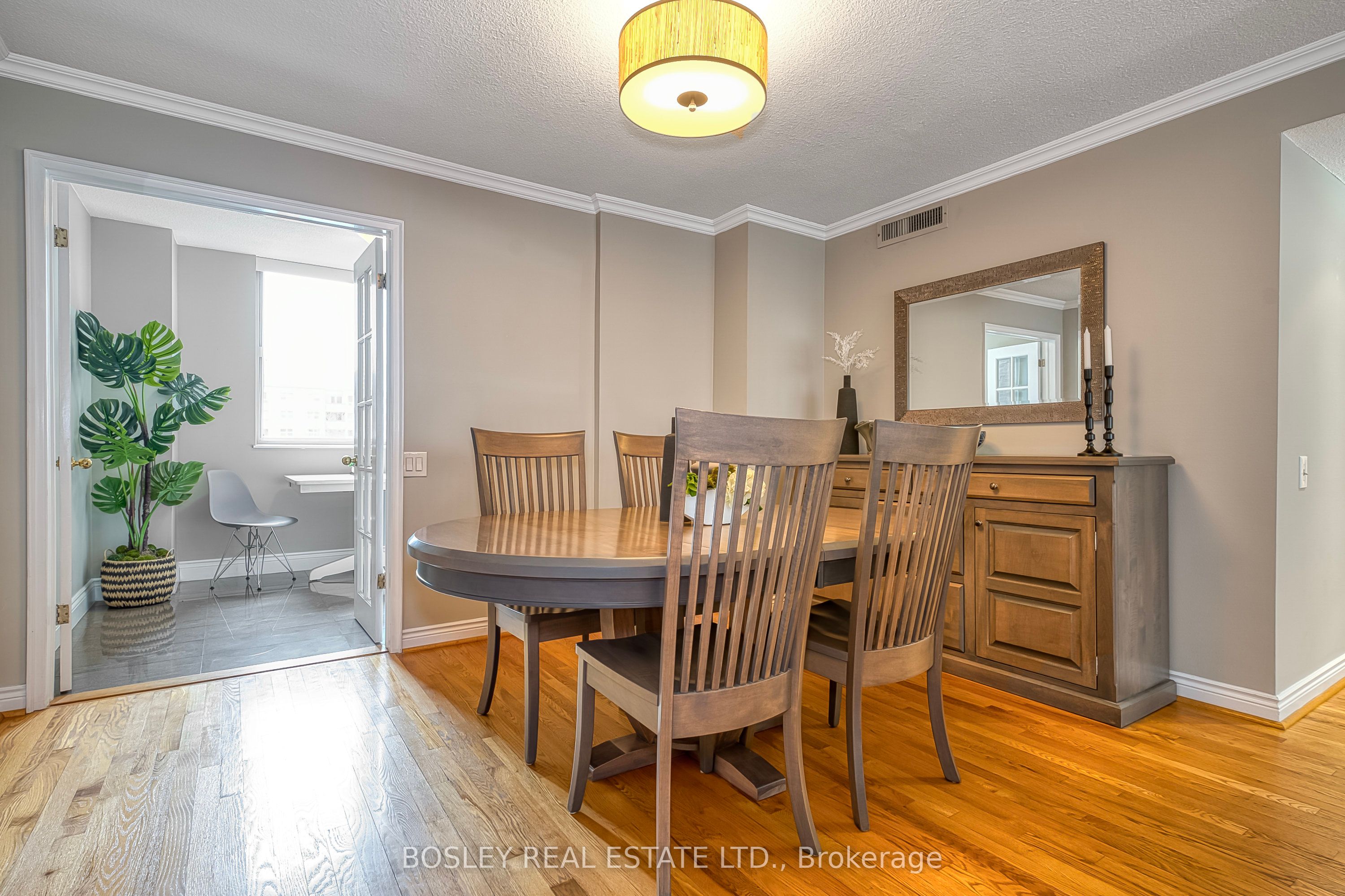 135 George Street S, #402