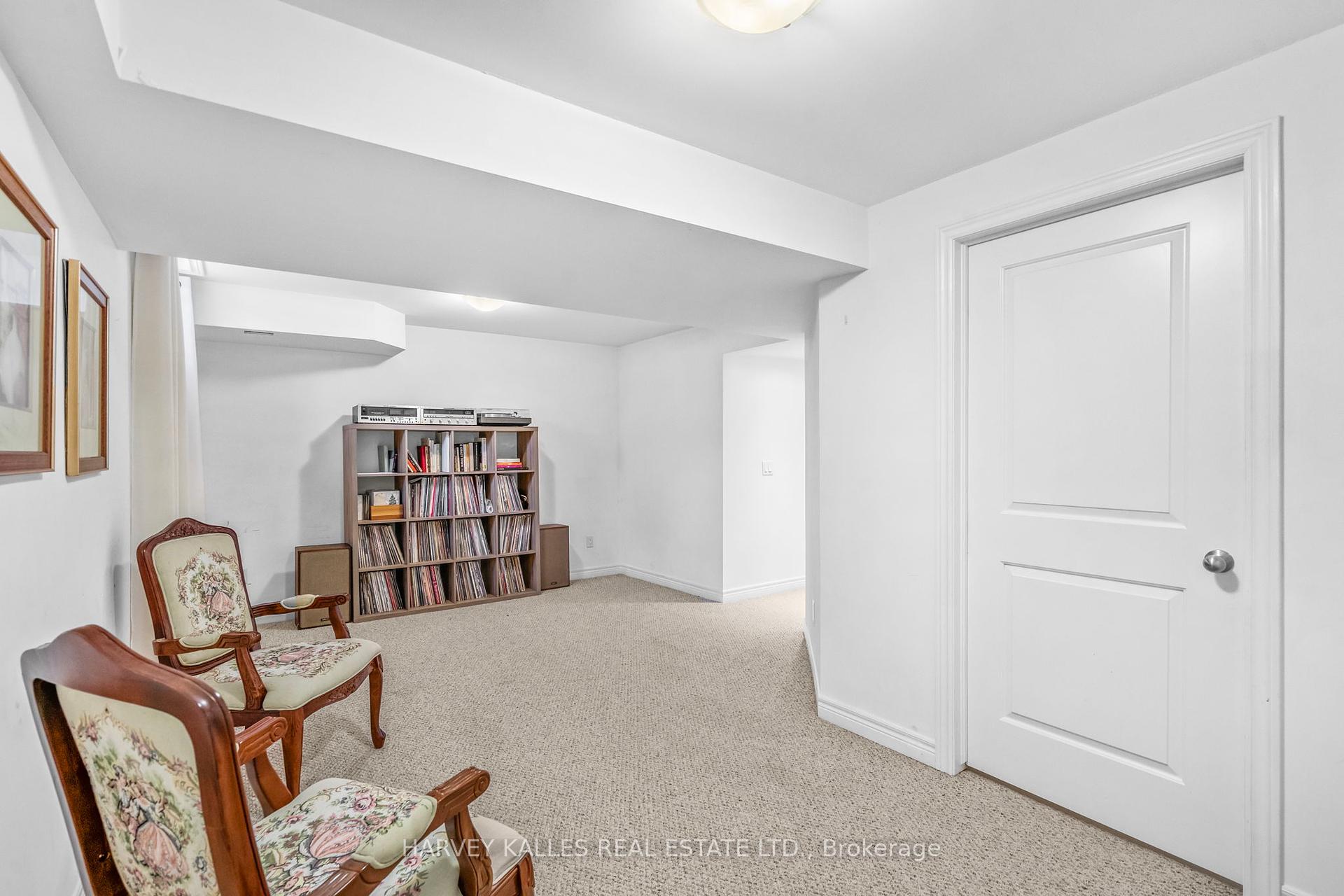 3 Bedrooms Condo at 3003 Glover, Burlington For sale