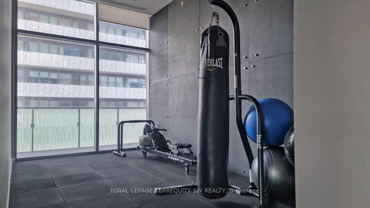2 Bedrooms Condo at 50 Charles, Toronto For sale