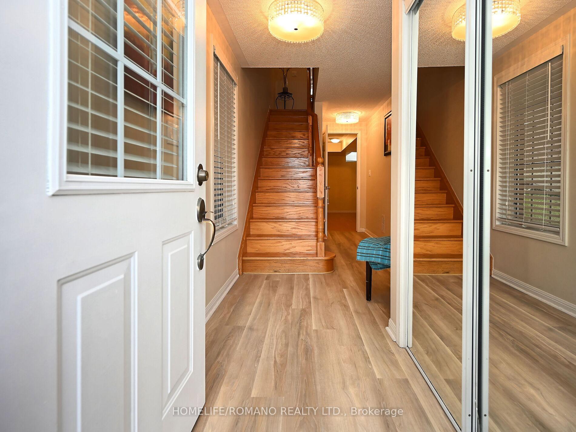 4 Bedrooms Condo at 3030 Breakwater, Mississauga For sale