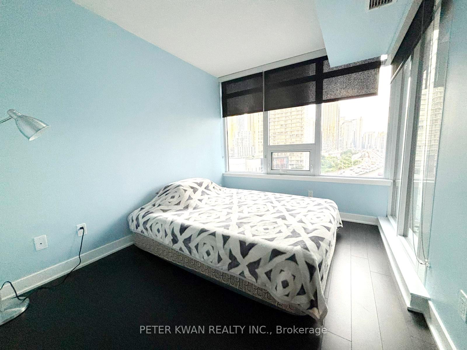 2 Bedrooms Condo at 19 Bathurst, Toronto For sale