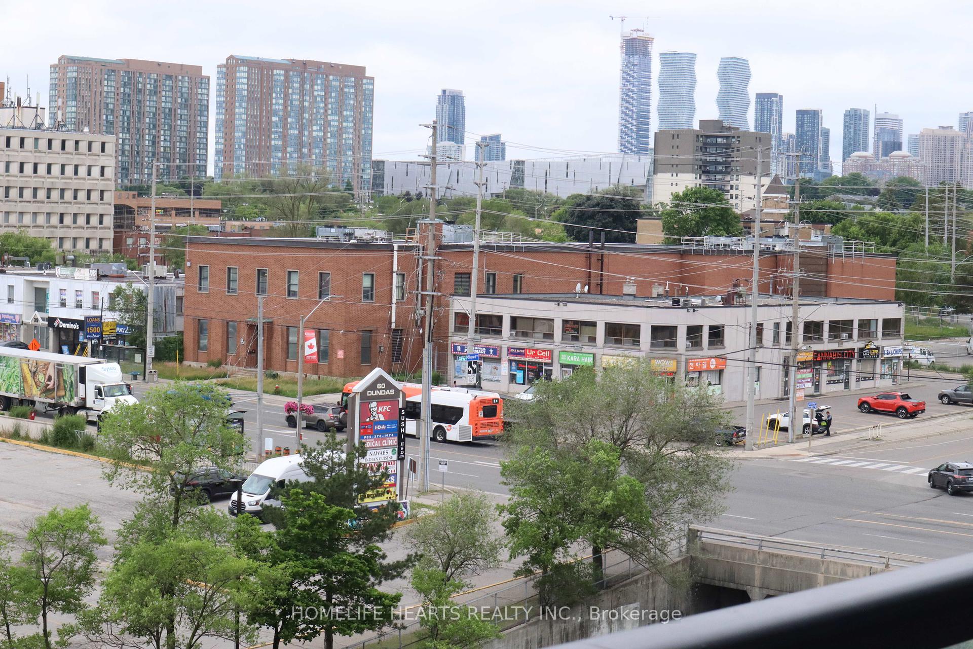 3 Bedrooms Condo at 86 Dundas, Mississauga For sale