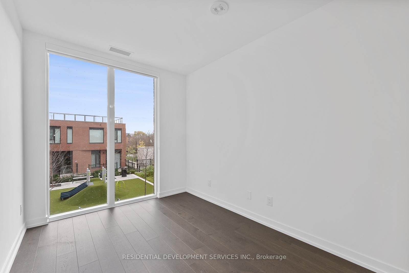 4 Bedrooms Condo at 15 Maryport,  Toronto For sale