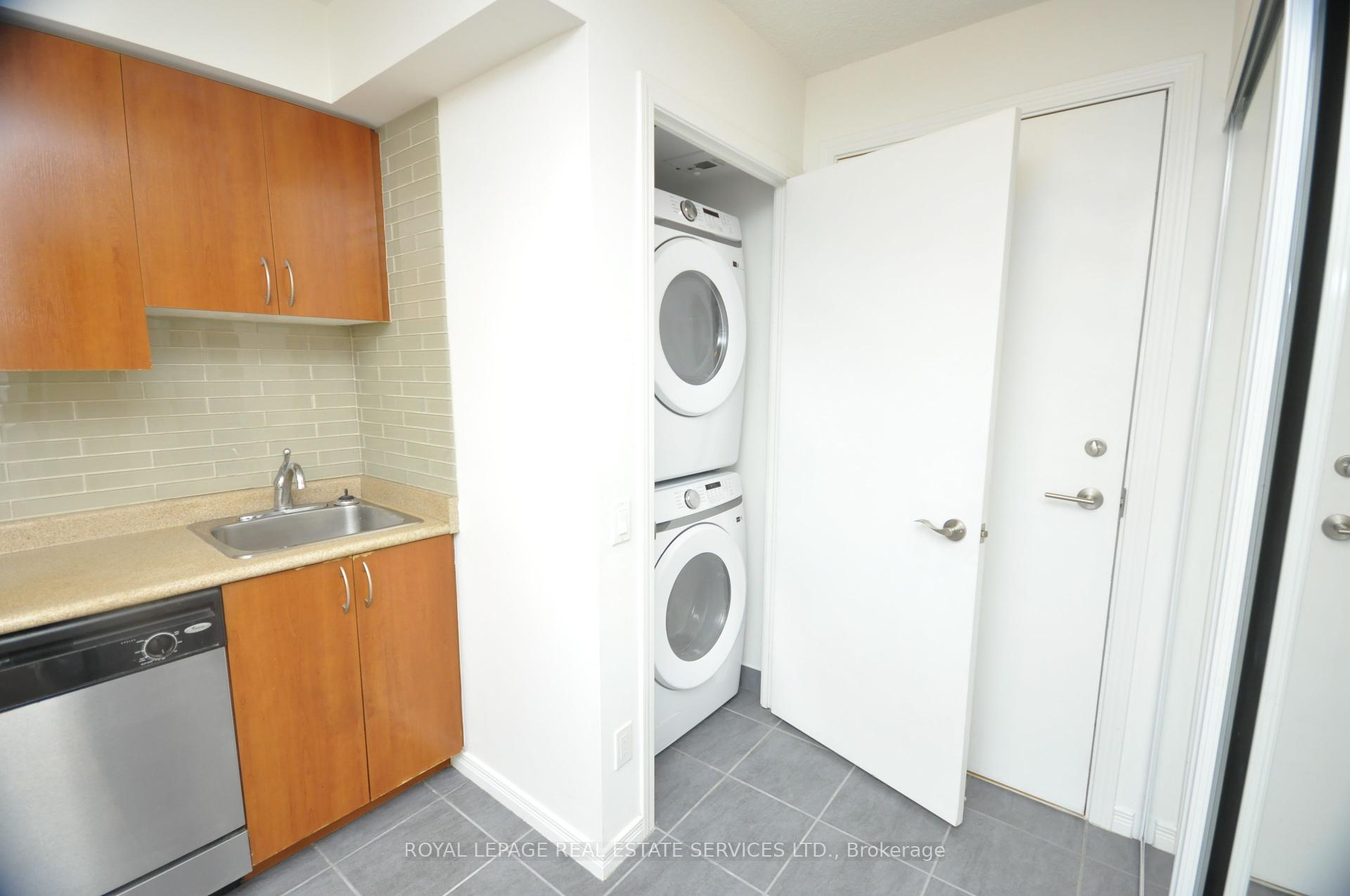 1 Bedroom Condo at 60 Heintzman,  Toronto For sale
