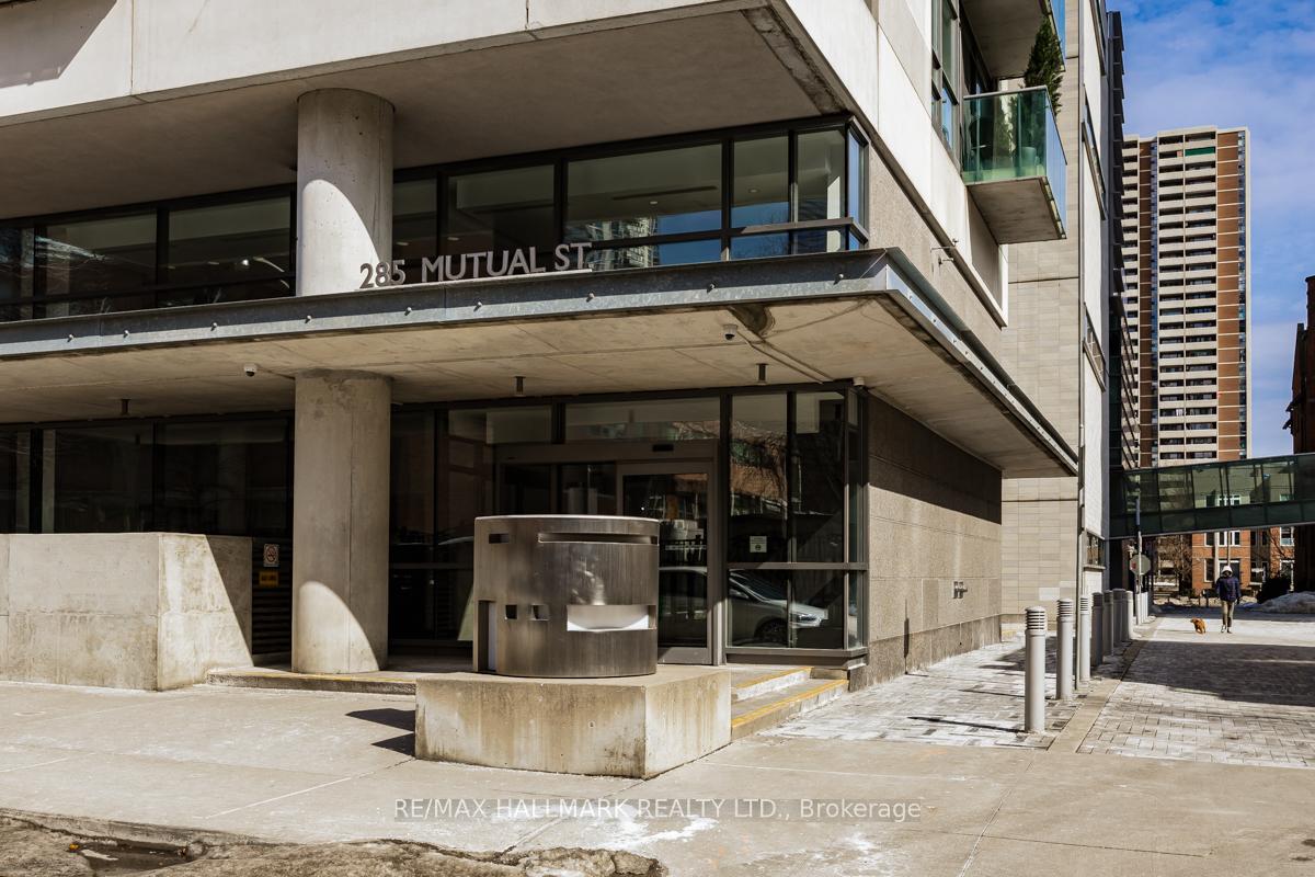 1 Bedroom Condo at 285 Mutual,  Toronto For sale