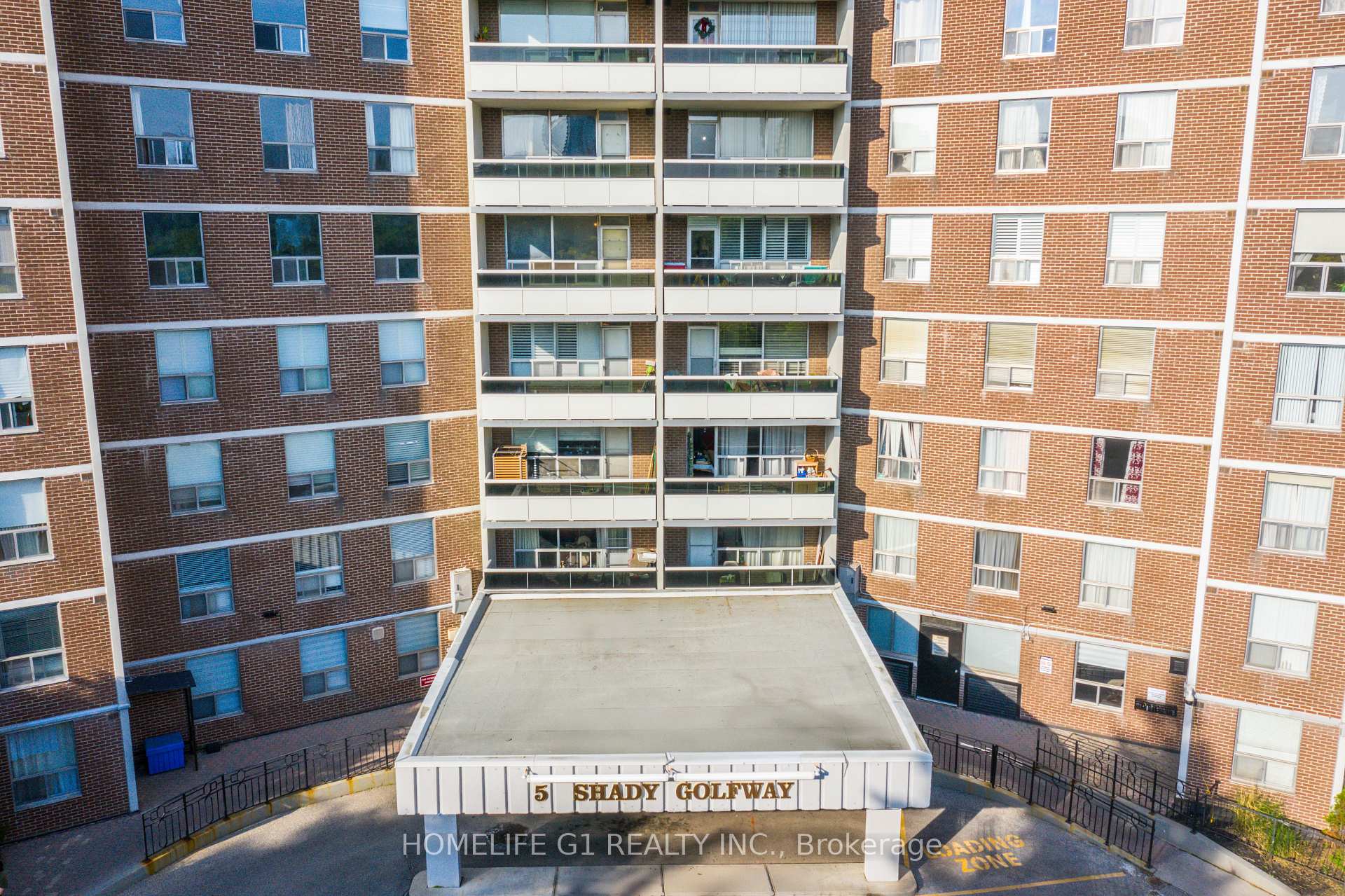 3 Bedrooms Condo at 5 Shady, Toronto For sale
