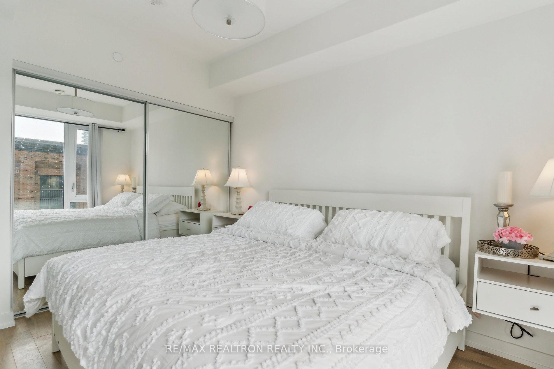 2 Bedrooms Condo at 158 Front, Toronto For sale