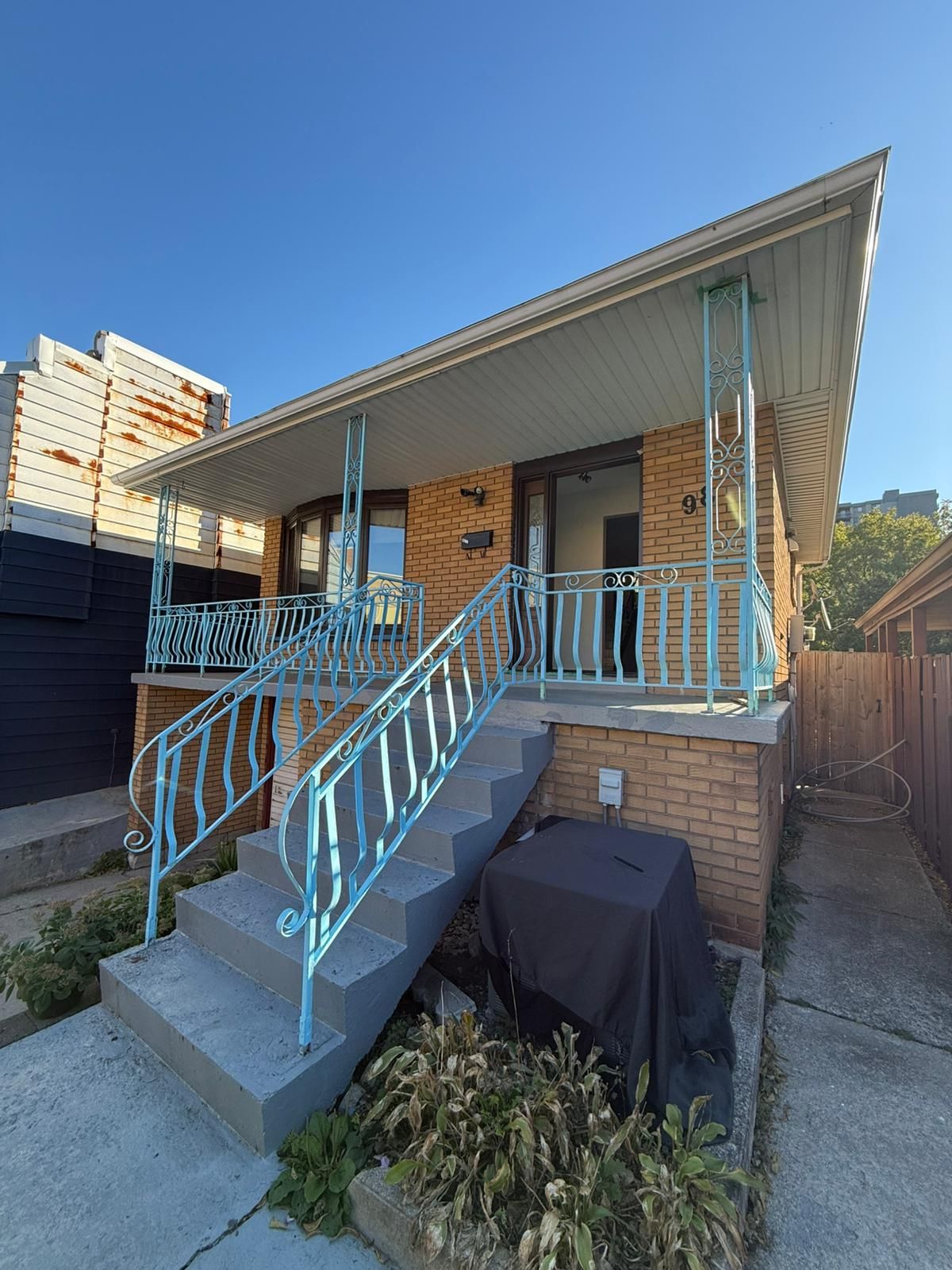 98 FERGUSON Avenue Hamilton Ontario L8R 1L5
