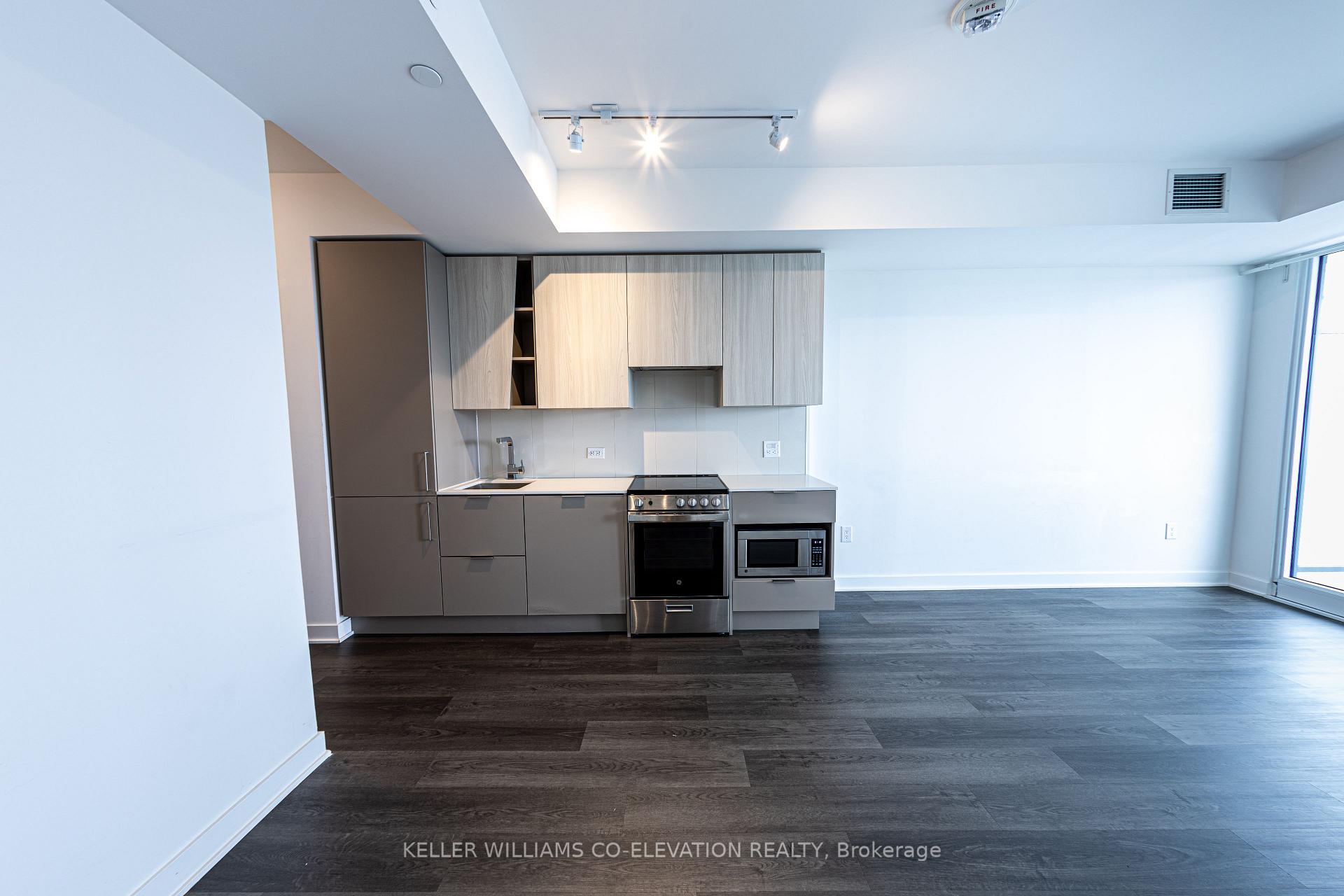 1 Bedroom Condo at 3900 Confederation, Mississauga For sale
