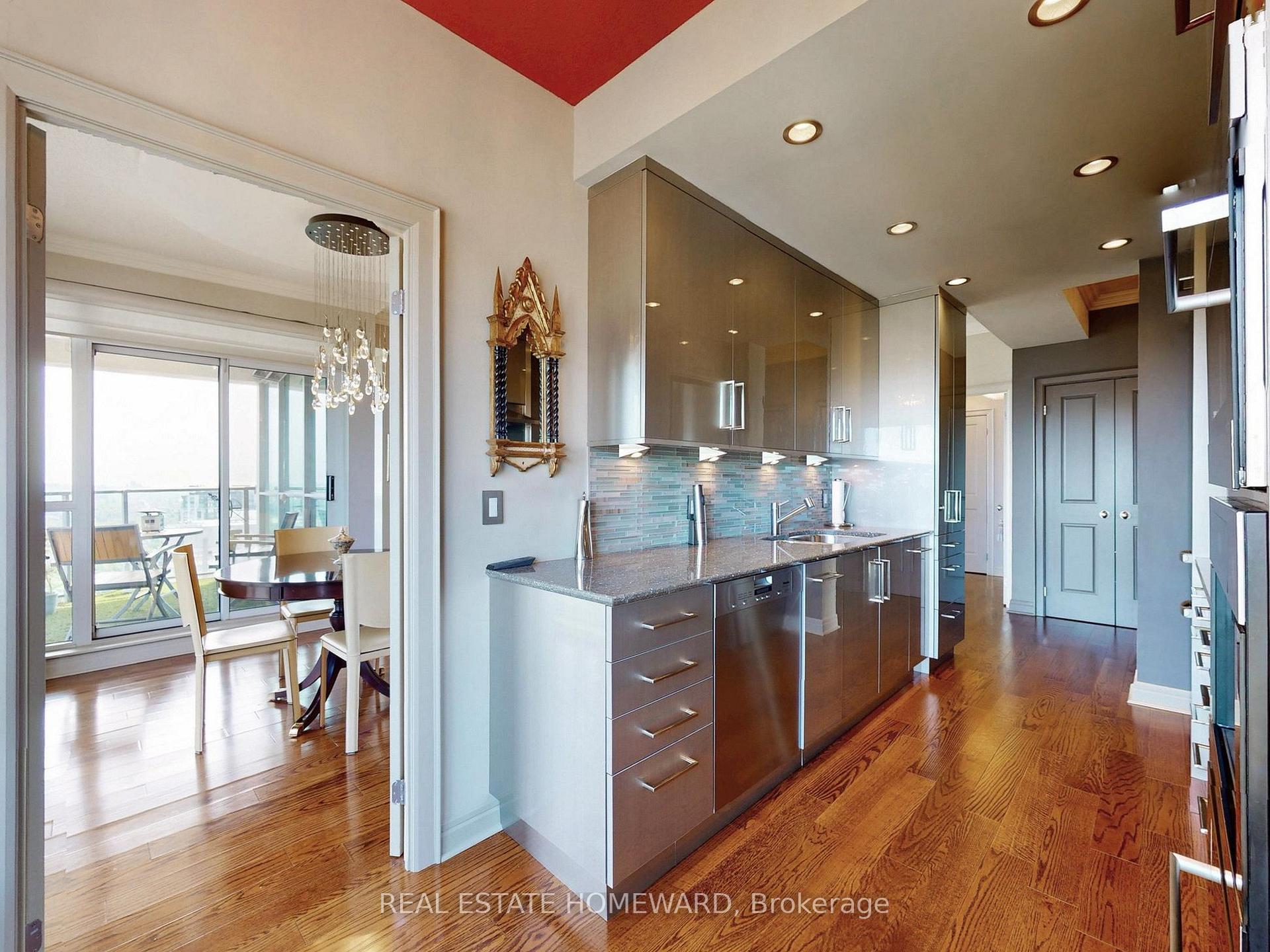 2 Bedrooms Condo at 8 Park, Toronto For sale