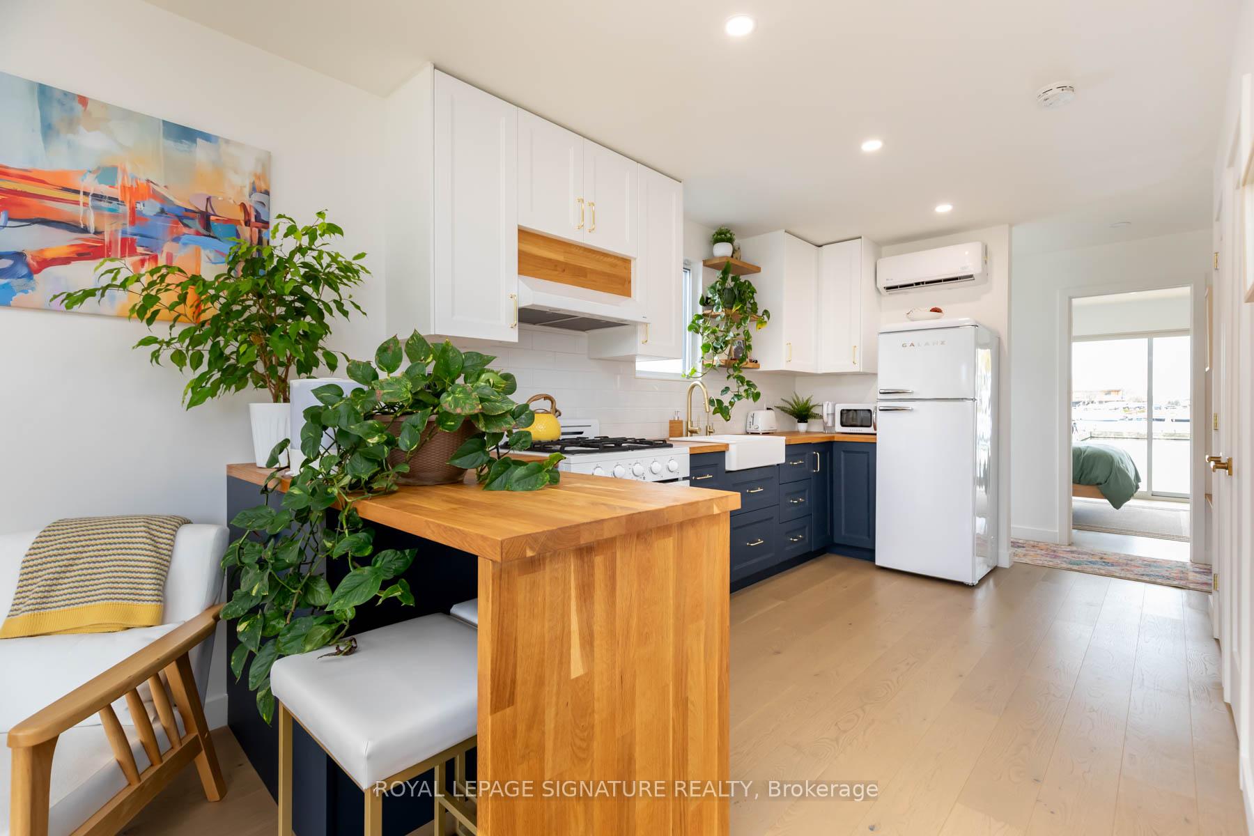 1 Bedroom Condo at 7 Brimley,  Toronto For sale