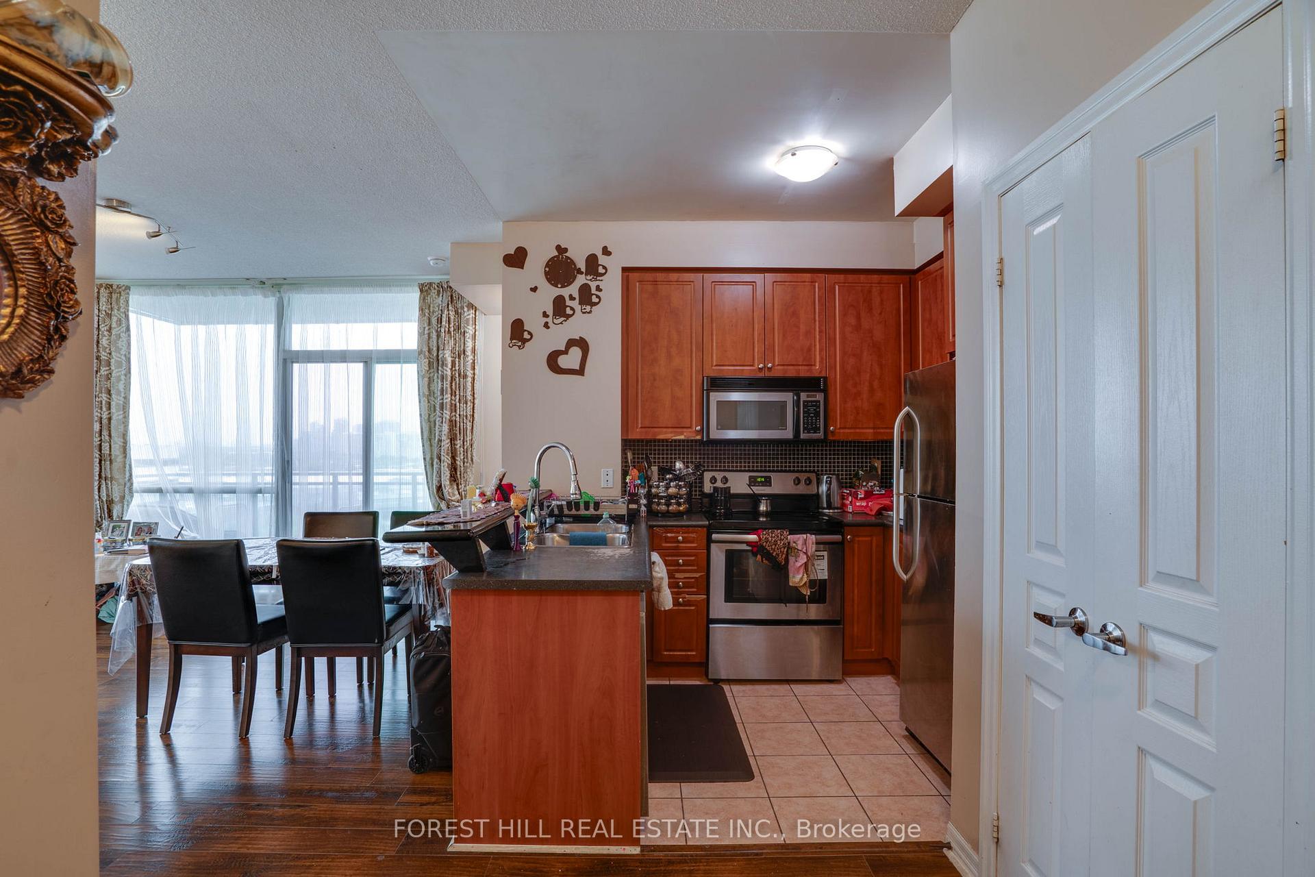 2 Bedrooms Co-op at 220 Burnhamthorpe, Mississauga For sale