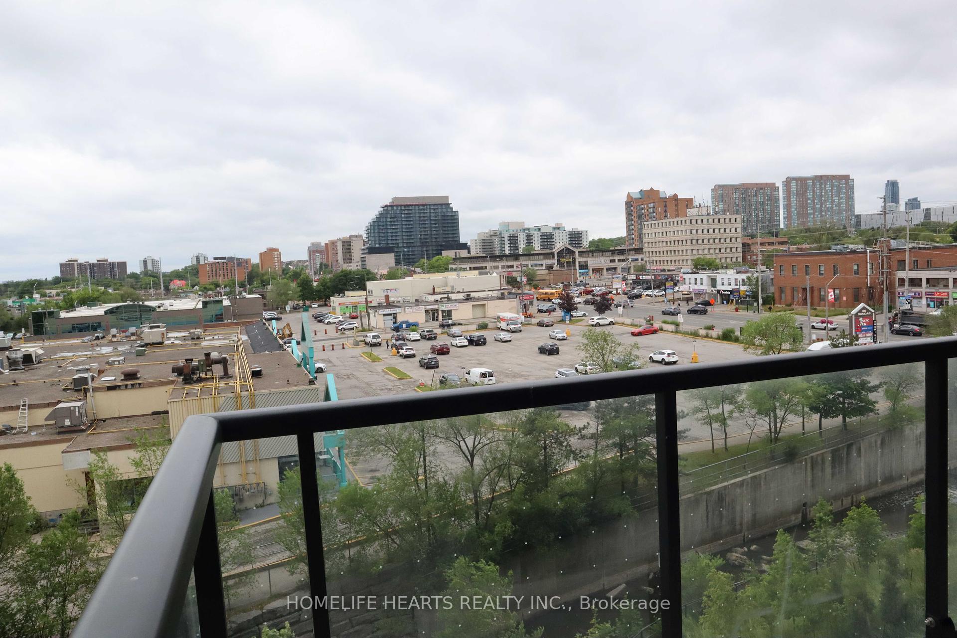 3 Bedrooms Condo at 86 Dundas, Mississauga For sale
