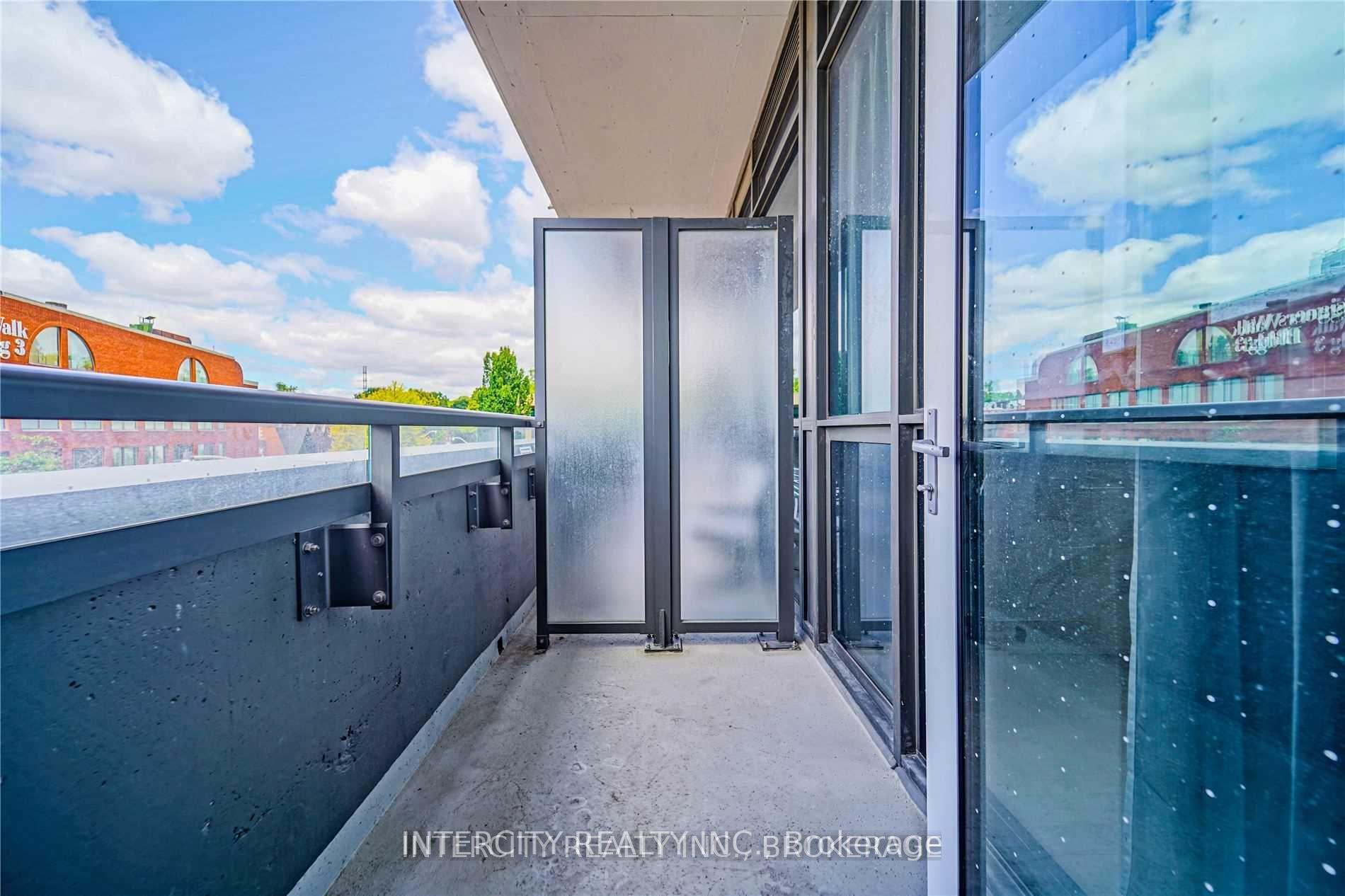 3 Bedrooms Condo at 181 Bedford, Toronto For sale