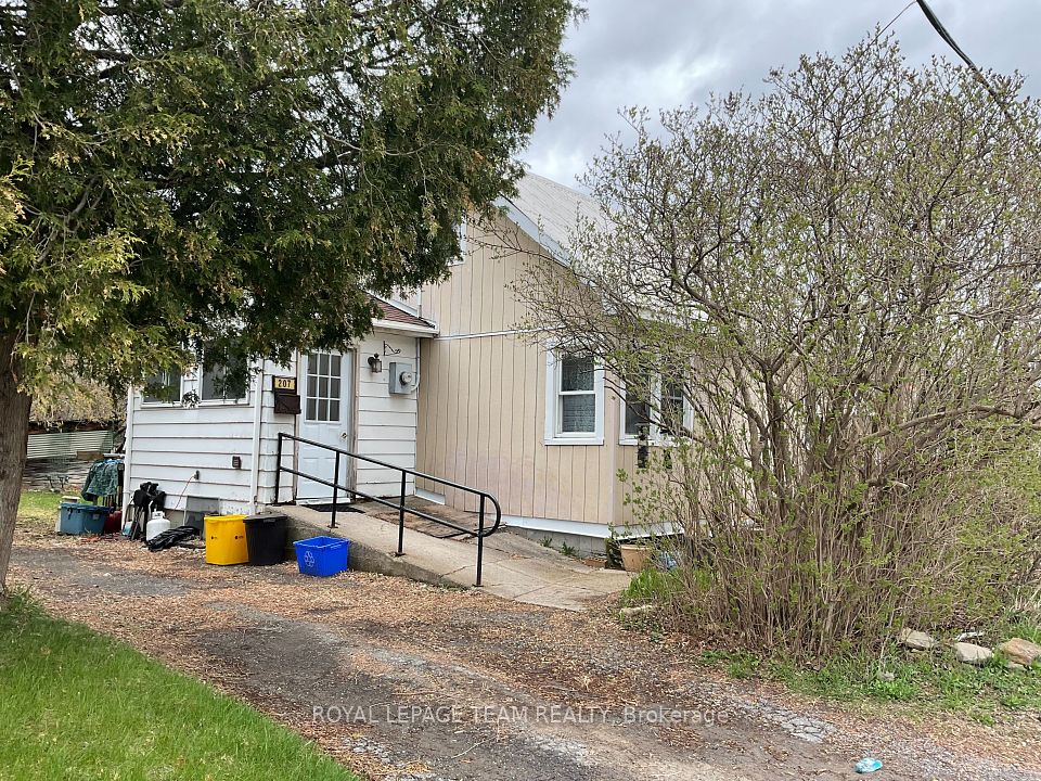 207 Adelaide
