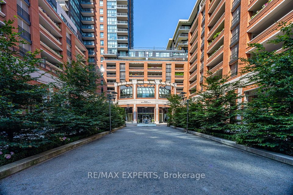 830 Lawrence Avenue W 231