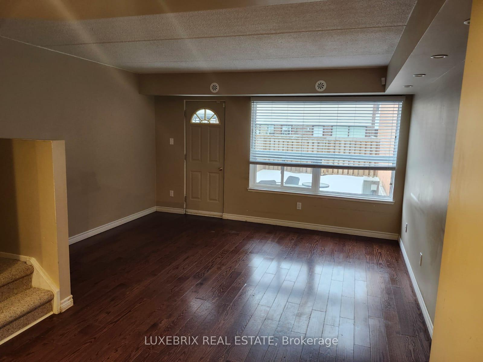5 Bedrooms Condo at 180 Mississauga, Mississauga For sale
