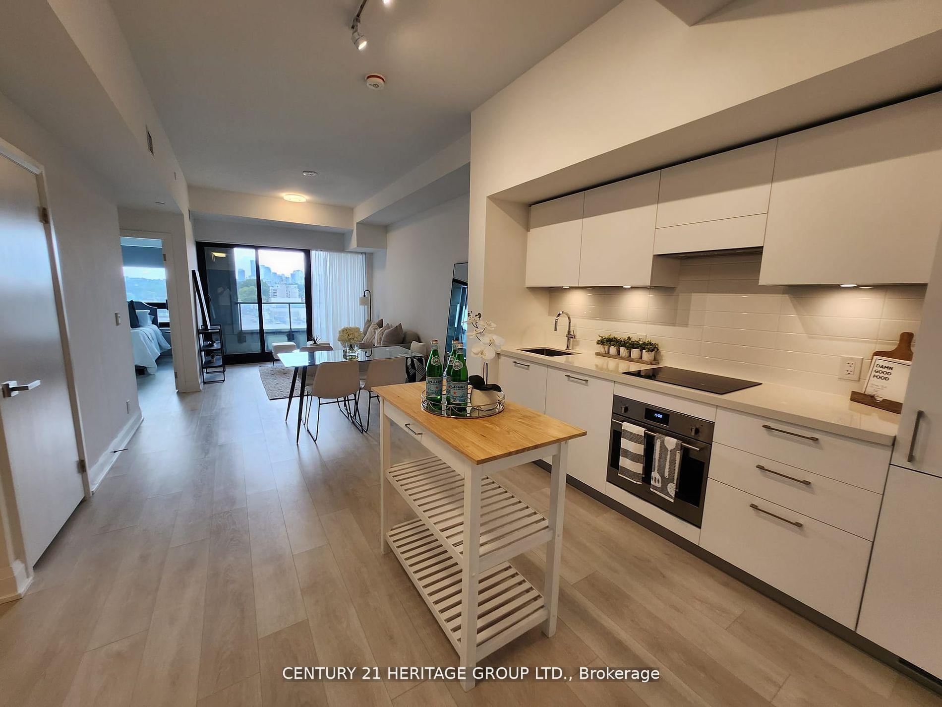 2 Bedrooms Condo at 33 Frederick Todd, Toronto For sale