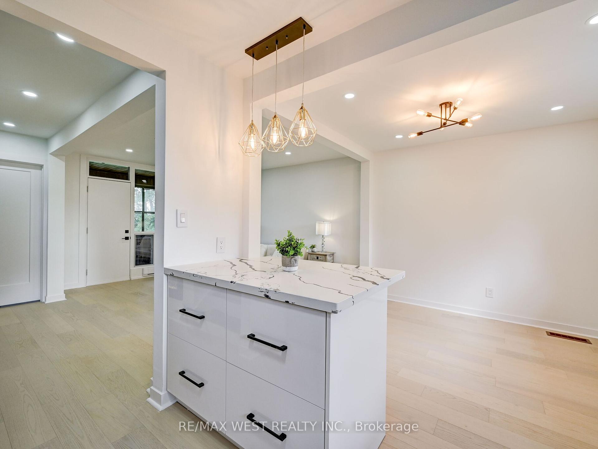 3 Bedrooms Condo at 22 Tandridge, Toronto For sale
