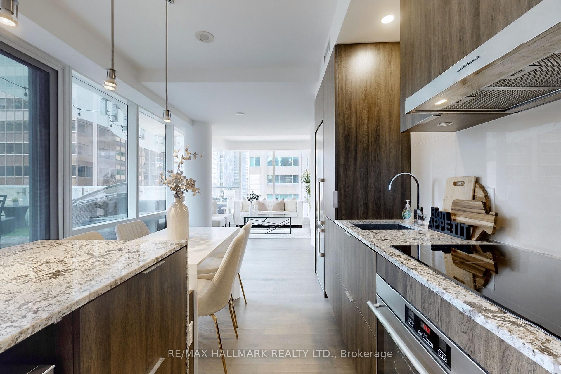 3 Bedrooms Condo at 1 Bloor,  Toronto For sale