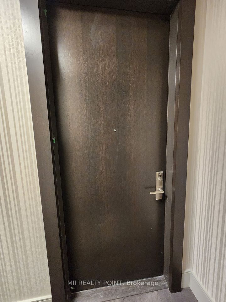 https://trreb-image.ampre.ca/dI4btwAobVsMyVrRF6GF8BHXulHIxMII2YaaDgRX6ho/rs:fit:960:960/wm:.5:so:0:50:.4/wmsh:10/wmt:PHNwYW4gZm9yZWdyb3VuZD0nd2hpdGUnIGZvbnQ9JzY4Jz5NSUkgUkVBTFRZIFBPSU5ULCBCcm9rZXJhZ2U8L3NwYW4-/L3RycmViL2xpc3RpbmdzLzQwLzc2LzkyLzM5L3AvNjc4NTAwY2EtNzkxYS00MzkxLTk1NGItMWU3ZWJiZmZlYzk5LmpwZw.jpg