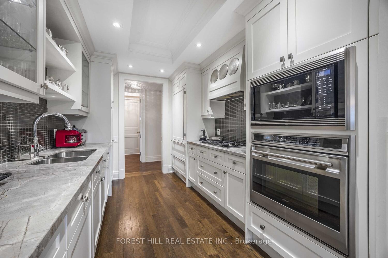 2 Bedrooms Condo at 155 St Clair, Toronto For sale