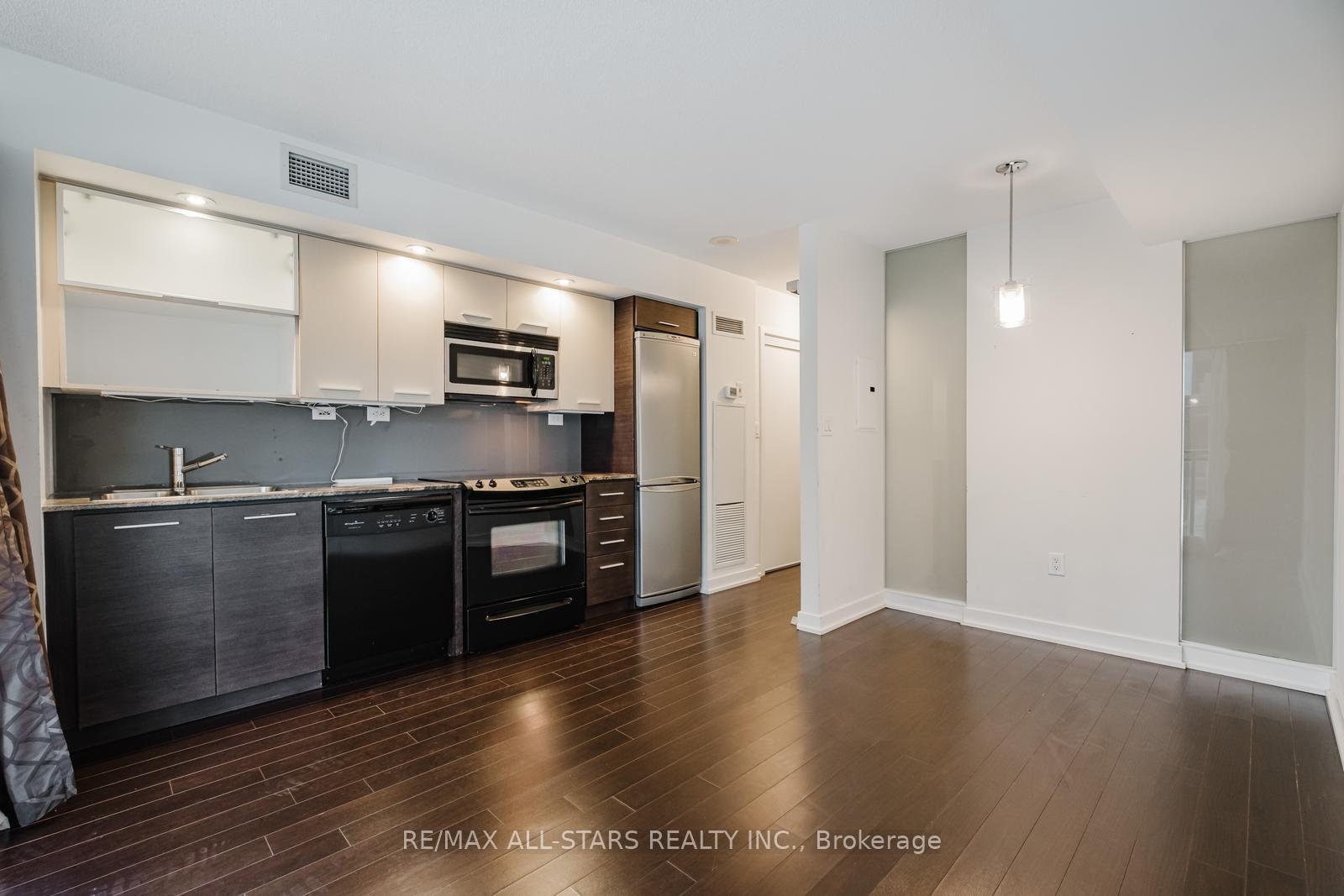1 Bedroom Condo at 8 Telegram, Toronto For sale
