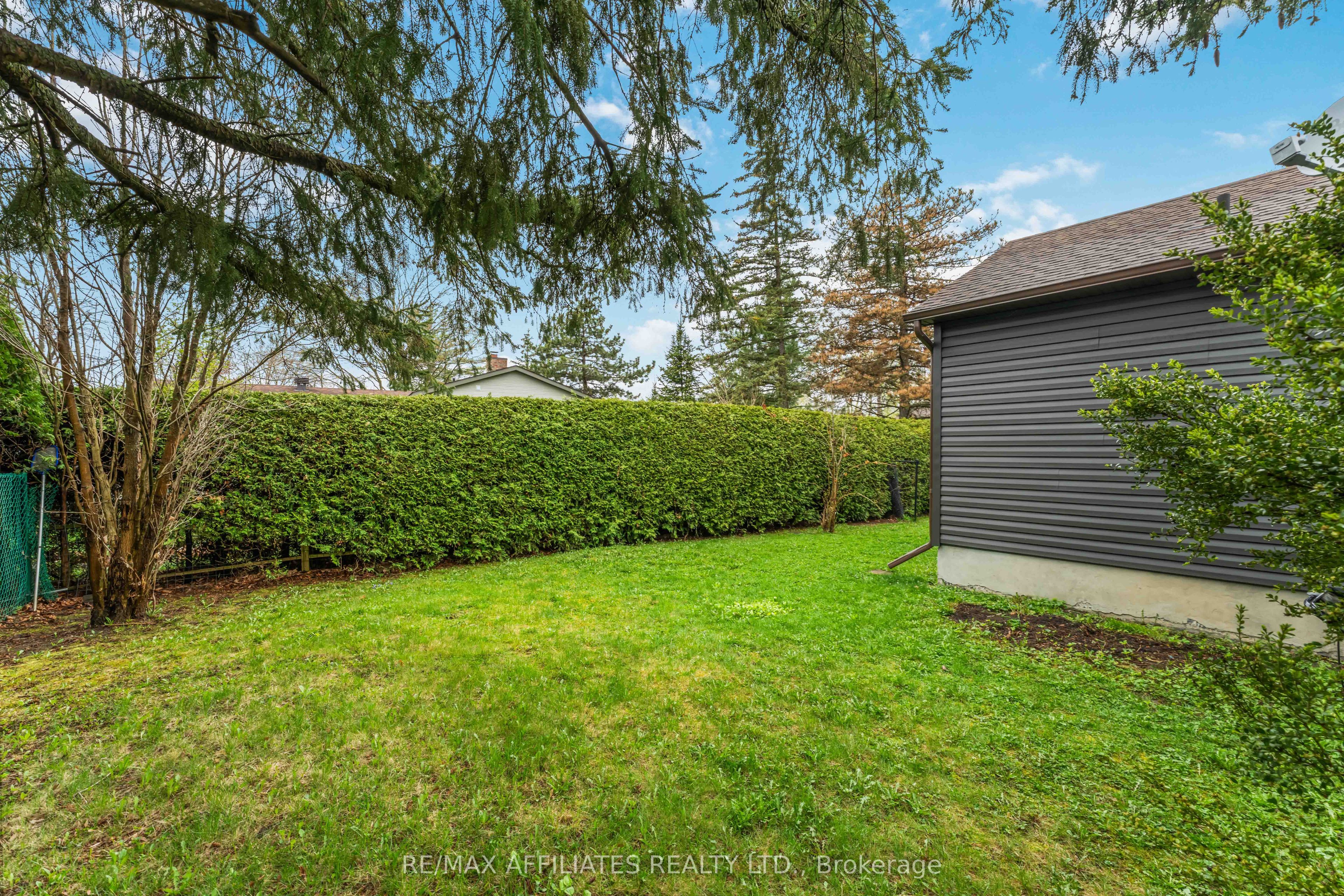 2 Teakwood Court