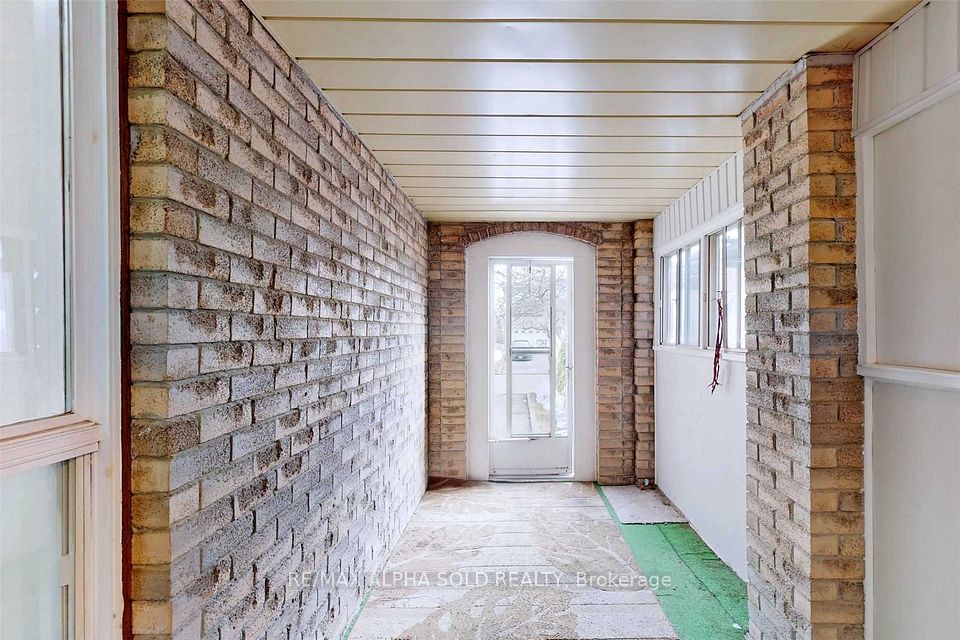 https://trreb-image.ampre.ca/dIryax9PveNcogzfNnIrDuSZwK2lpdR3wqQn5iLsD0o/rs:fit:960:960/wm:.5:so:0:50:.4/wmsh:10/wmt:PHNwYW4gZm9yZWdyb3VuZD0nd2hpdGUnIGZvbnQ9JzY4Jz5SRS9NQVggQUxQSEEgU09MRCBSRUFMVFksIEJyb2tlcmFnZTwvc3Bhbj4/L3RycmViL2xpc3RpbmdzLzQxLzA2Lzg5LzgxL3AvNWYzOTk4YjMtMWIyZi00MDQ0LWE5NGUtNTYwYmIwMTIzMTM1LmpwZw.jpg