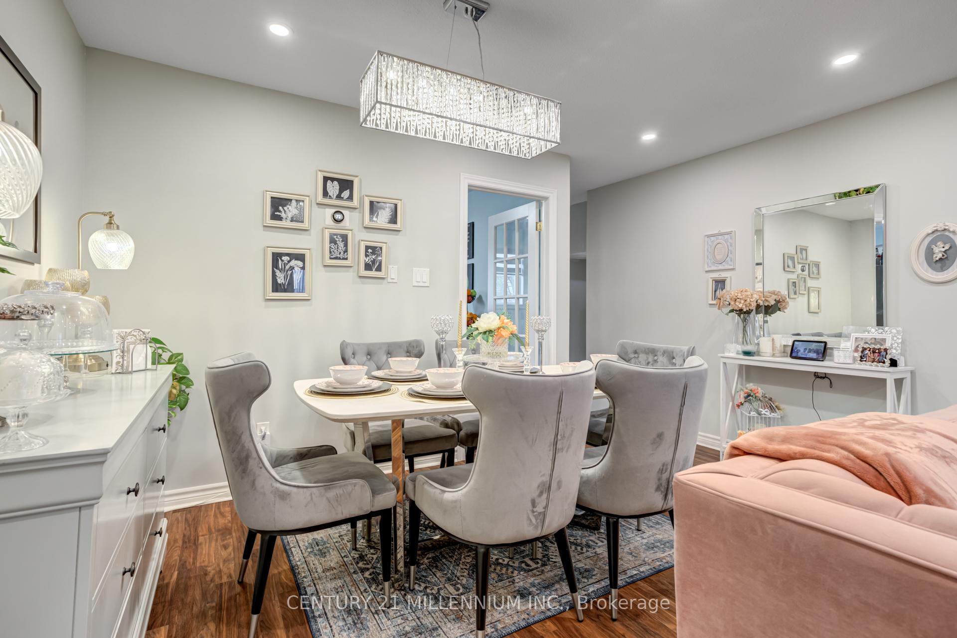3 Bedrooms Condo at 1536 Sixth, Oakville For sale