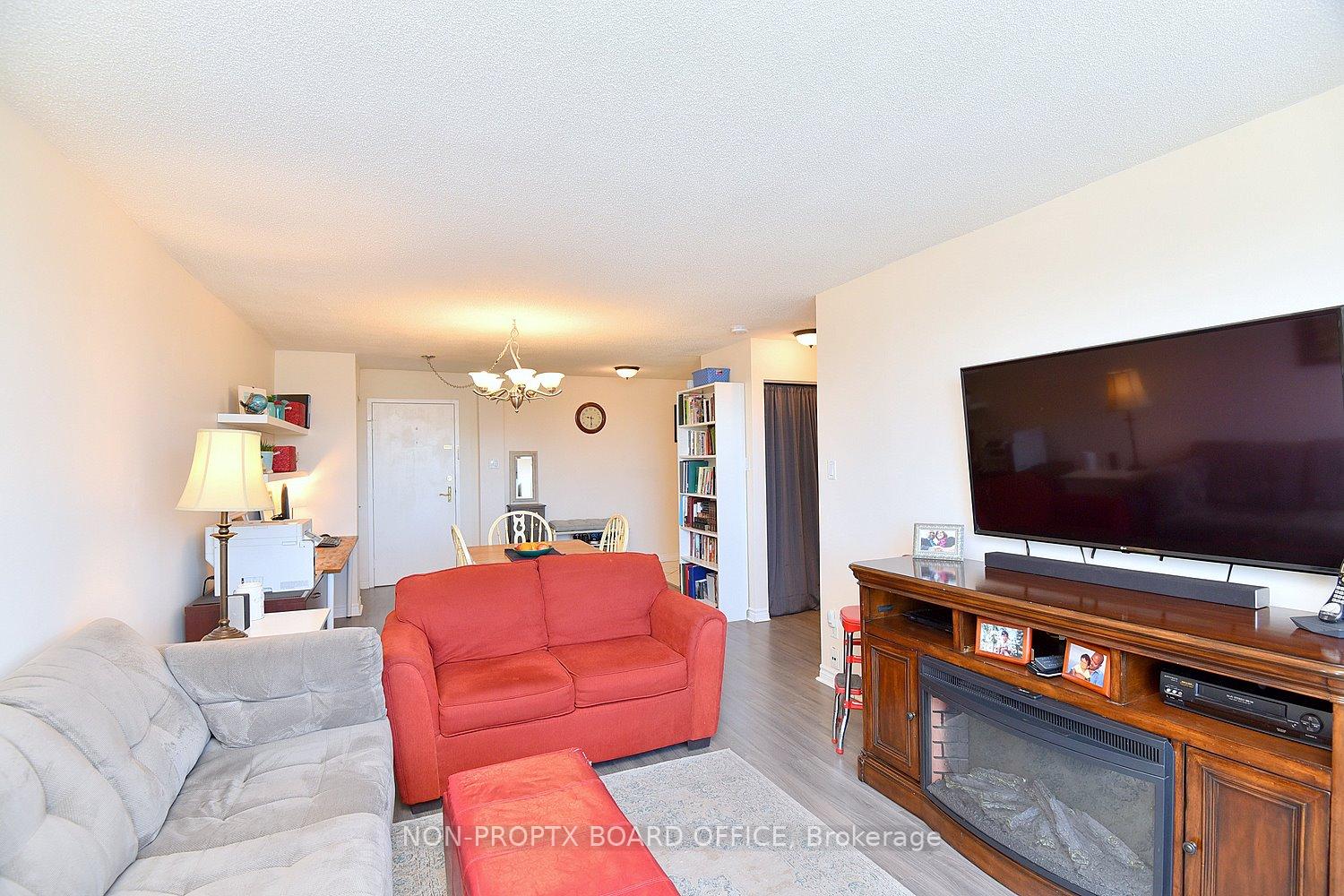 2 Bedrooms Condo at 893 Concession,  Hamilton For sale