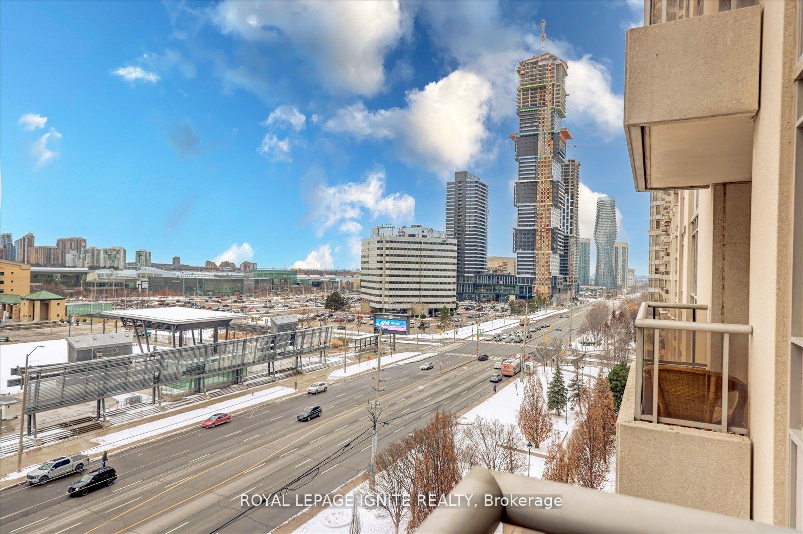 2 Bedrooms Condo at 310 Burnhamthorpe,  Mississauga For sale