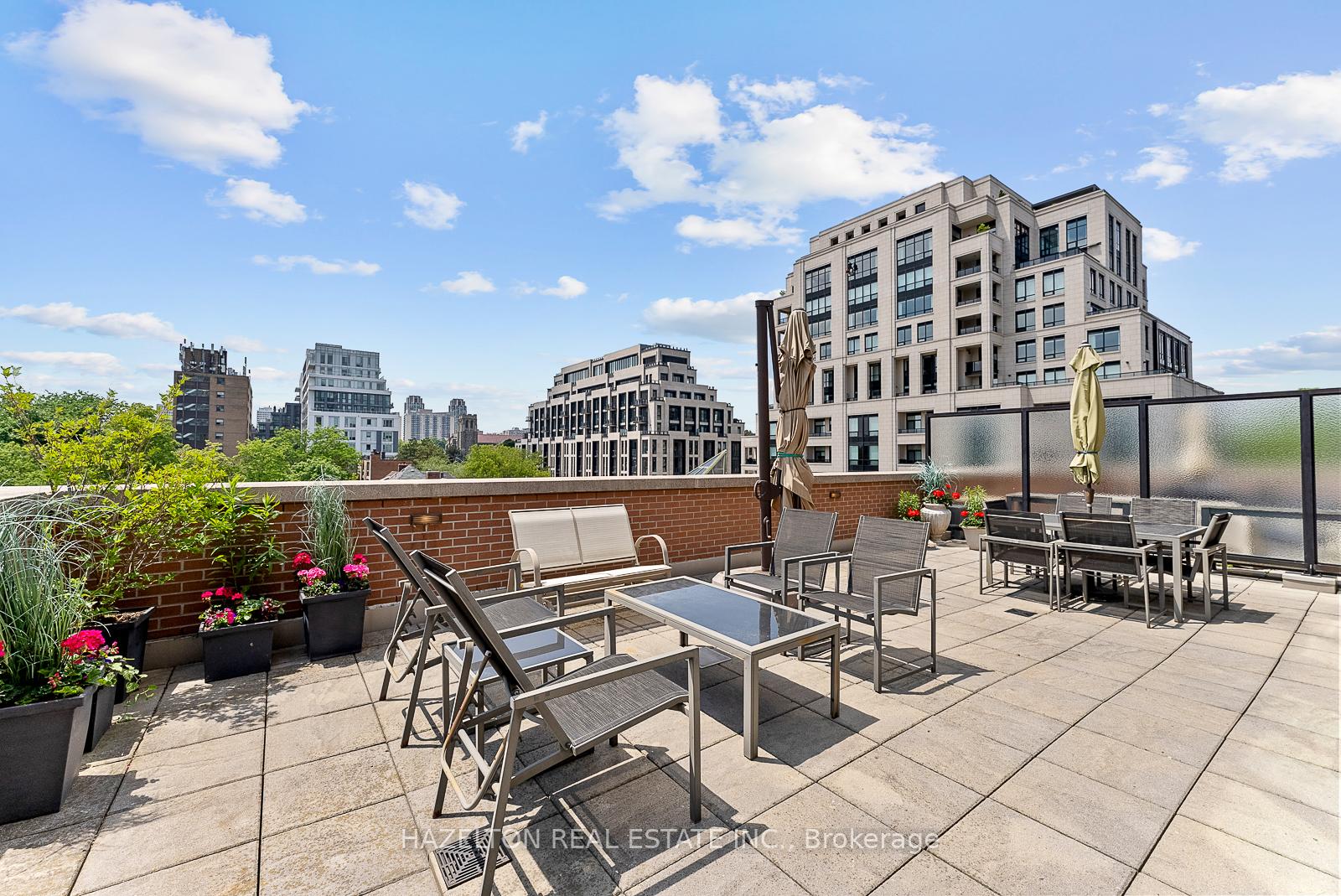3 Bedrooms Condo at 155 St Clair, Toronto For sale