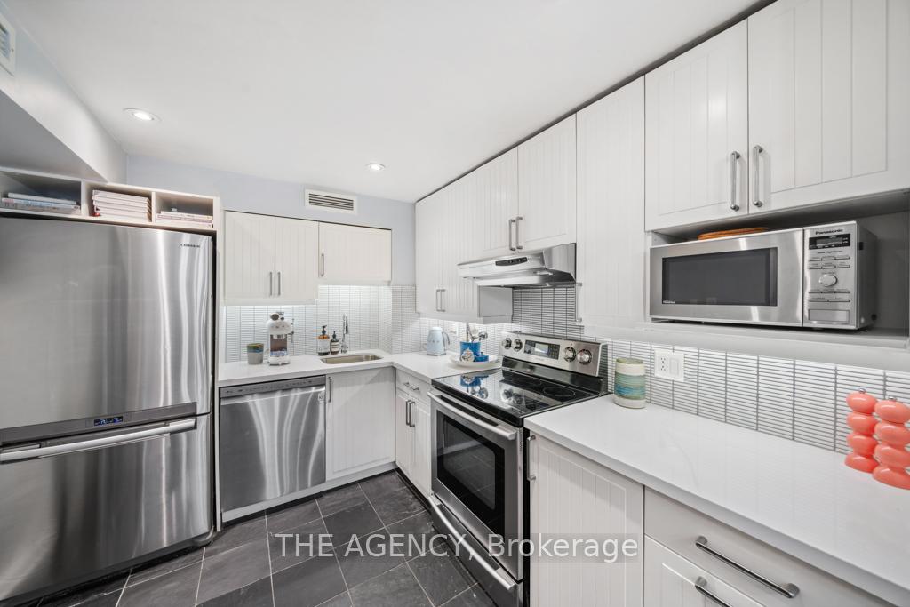 2 Bedrooms Condo at 105 Heath, Toronto For sale