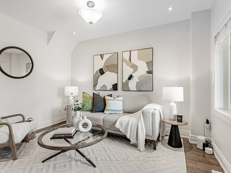 117 Aldwych Avenue, Toronto, ON M4J 1X7