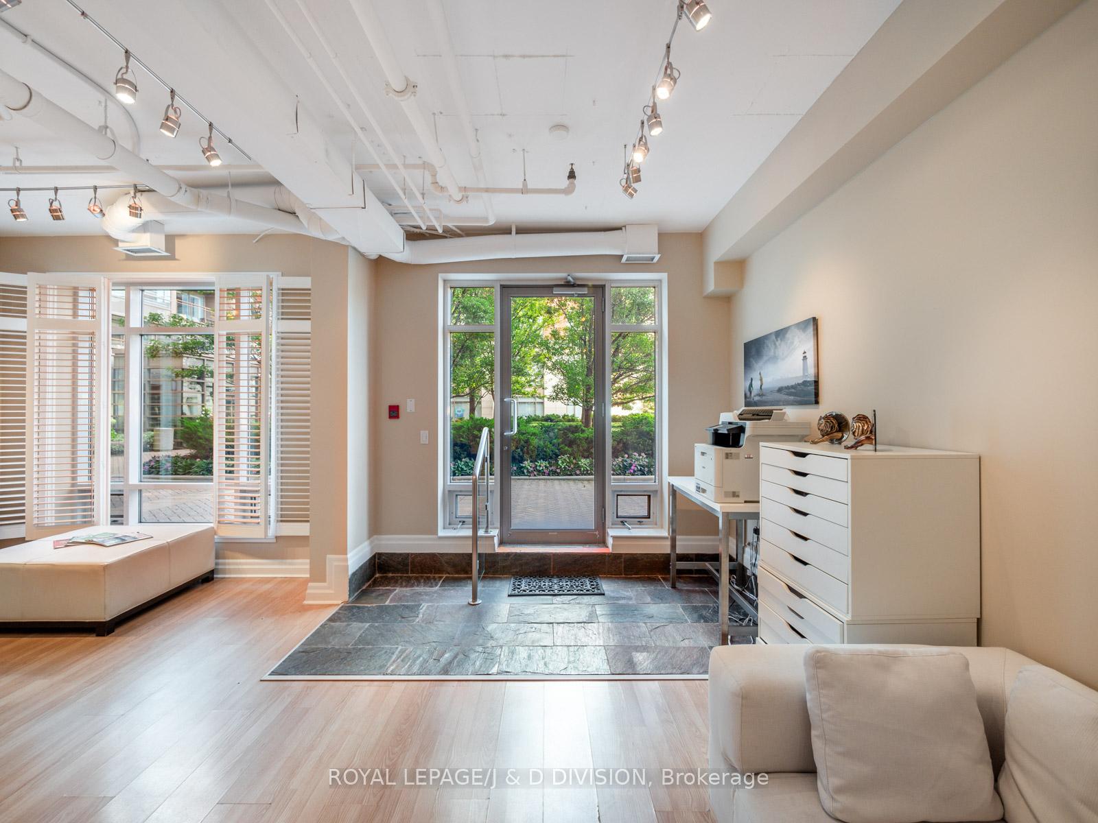 2 Bedrooms Condo at 500 Queens,  Toronto For sale