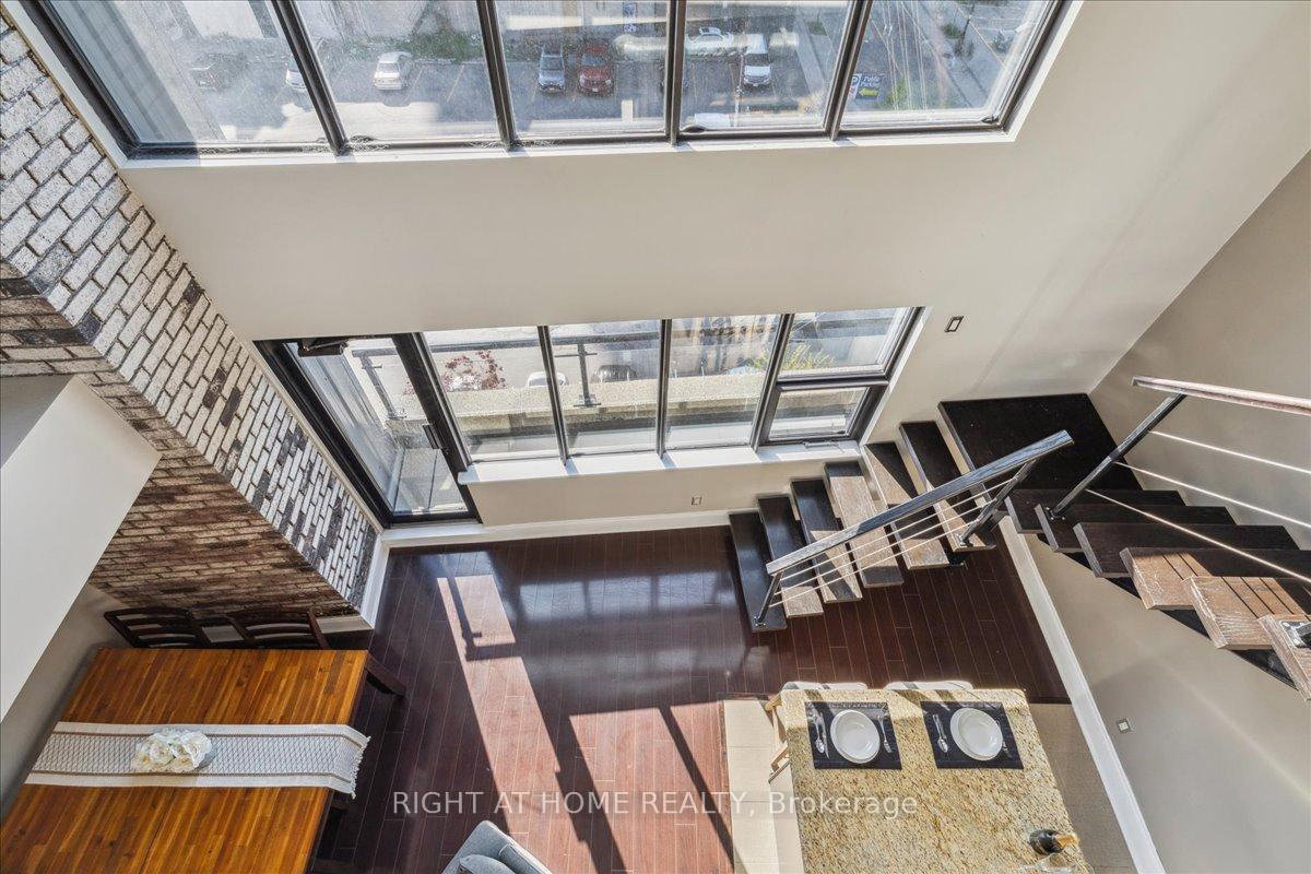 2 Bedrooms Condo at 80 King William, Hamilton For sale
