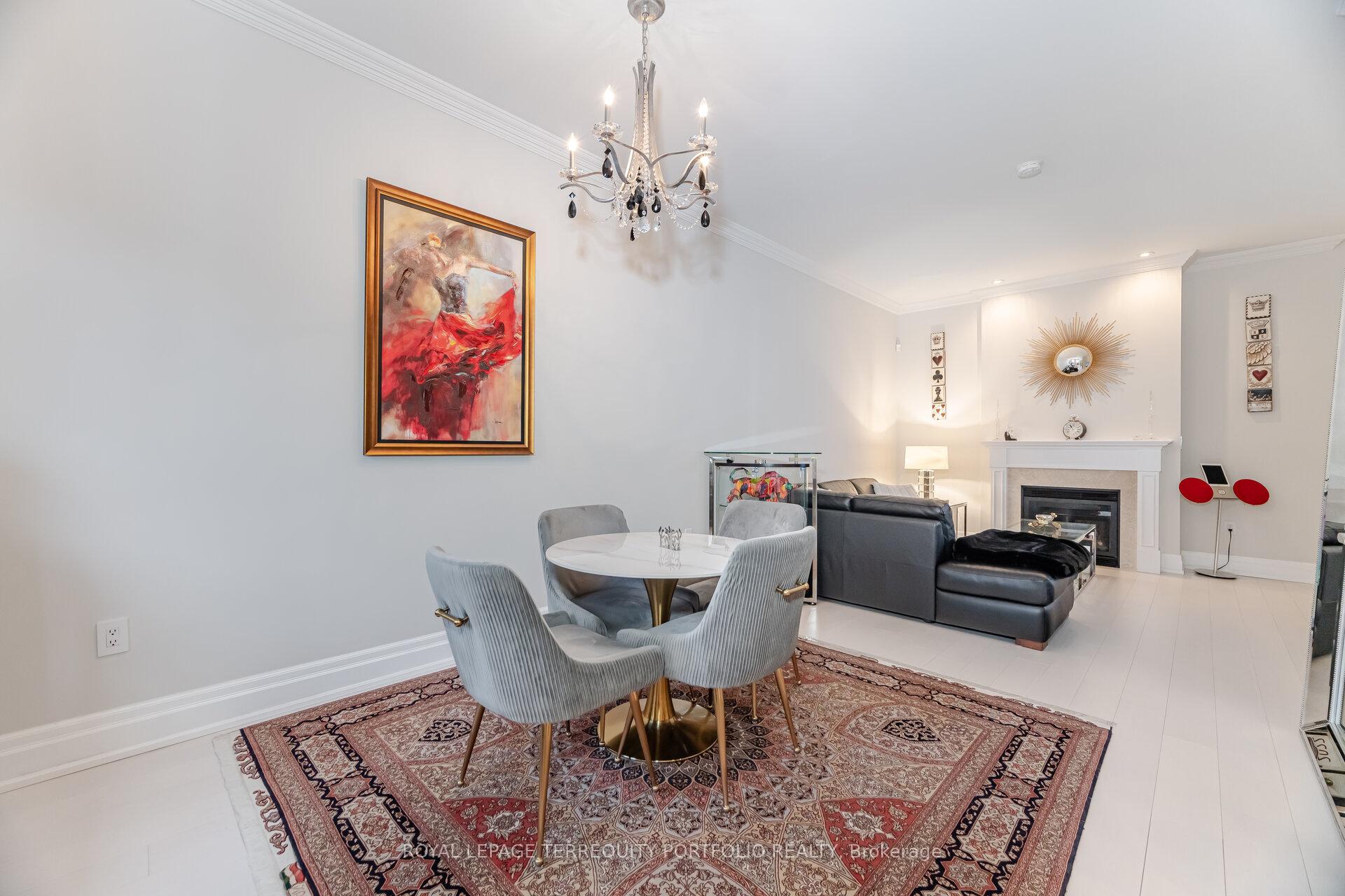 4 Bedrooms Condo at 51 York Mills,  Toronto For sale
